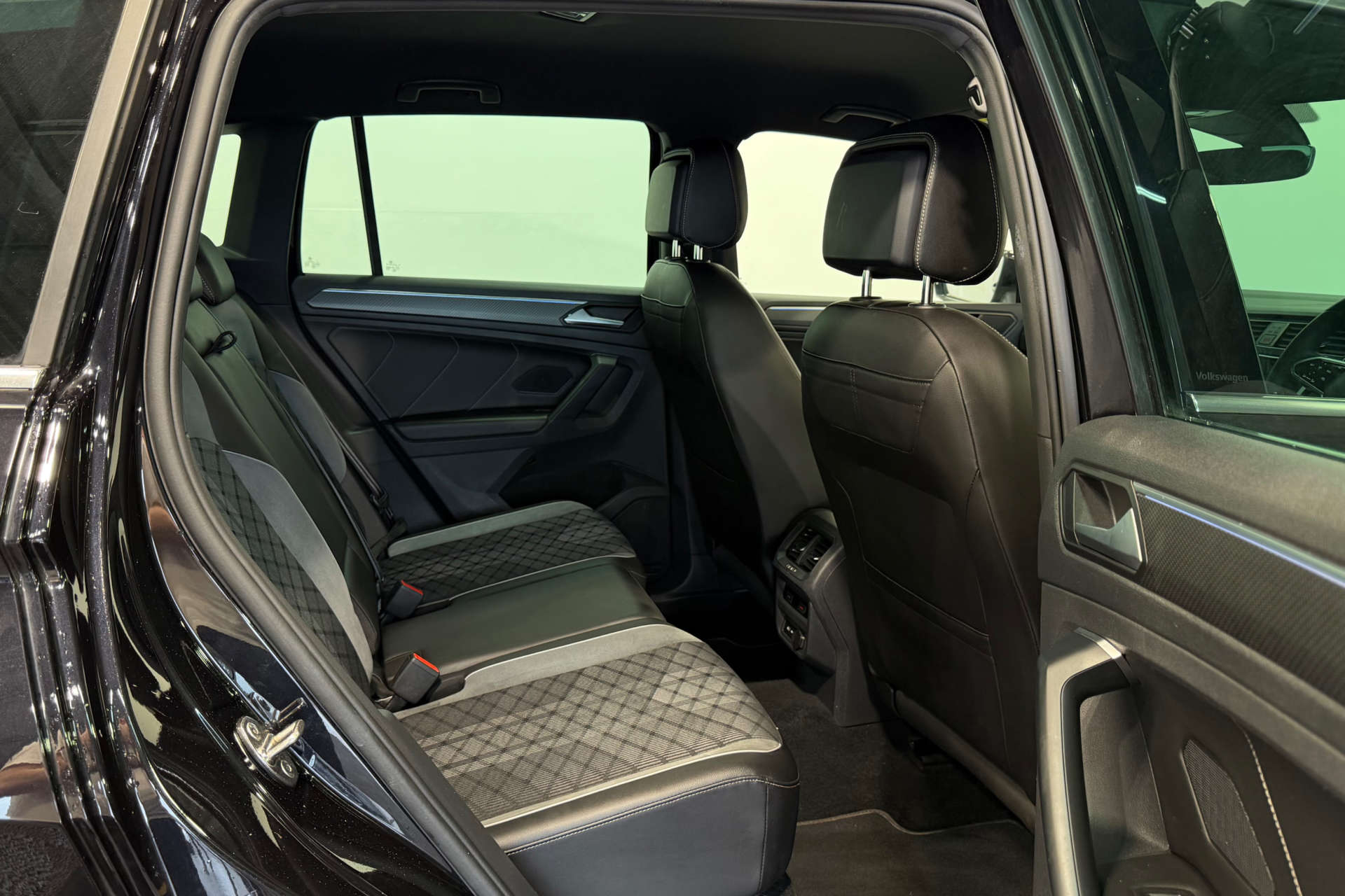 2021 Volkswagen TIGUAN 1.5 Tiguan R-Line TSi Semi-Auto 5dr - vehicle photo 25 for sale on PureCar