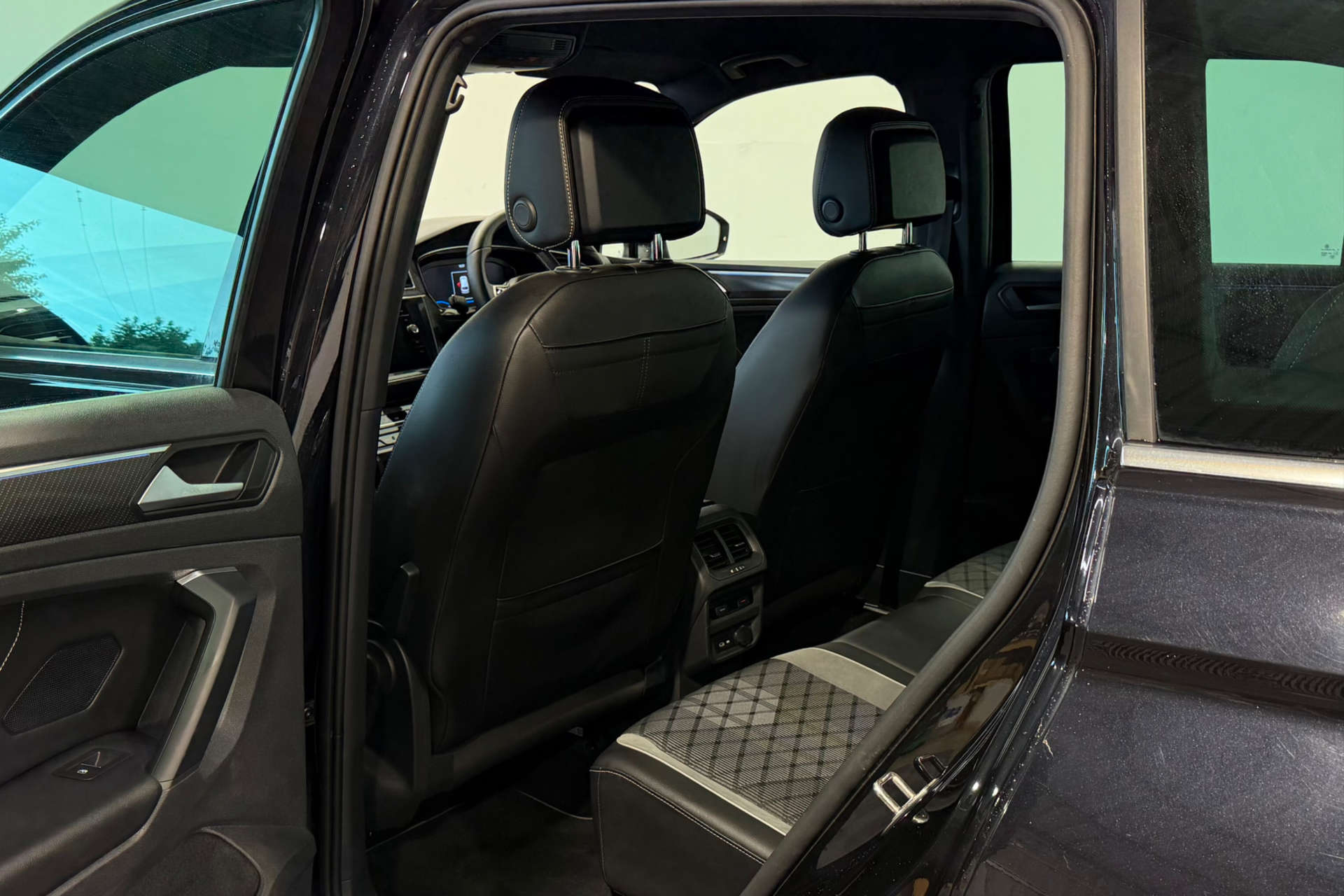 2021 Volkswagen TIGUAN 1.5 Tiguan R-Line TSi Semi-Auto 5dr - vehicle photo 26 for sale on PureCar