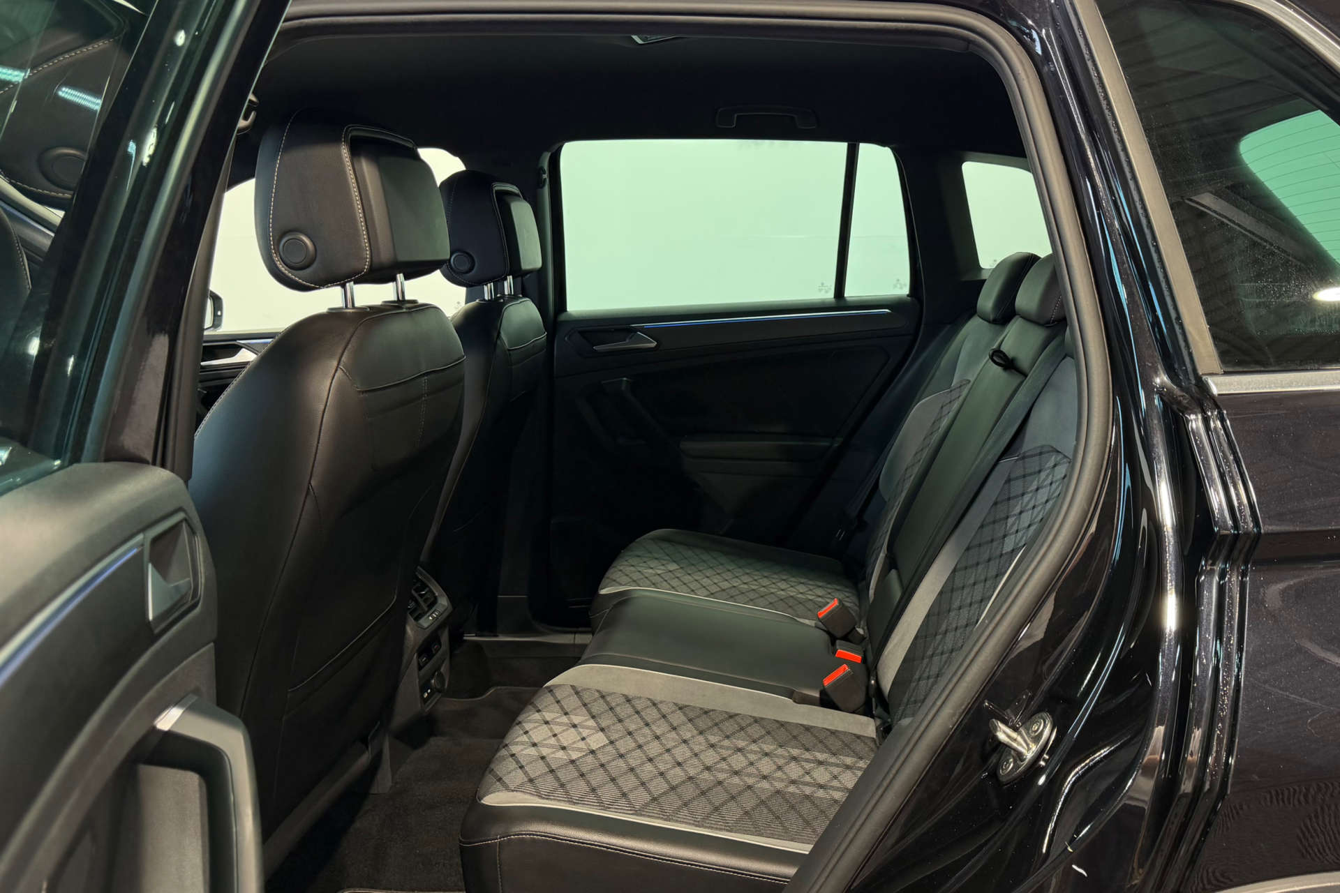 2021 Volkswagen TIGUAN 1.5 Tiguan R-Line TSi Semi-Auto 5dr - vehicle photo 27 for sale on PureCar
