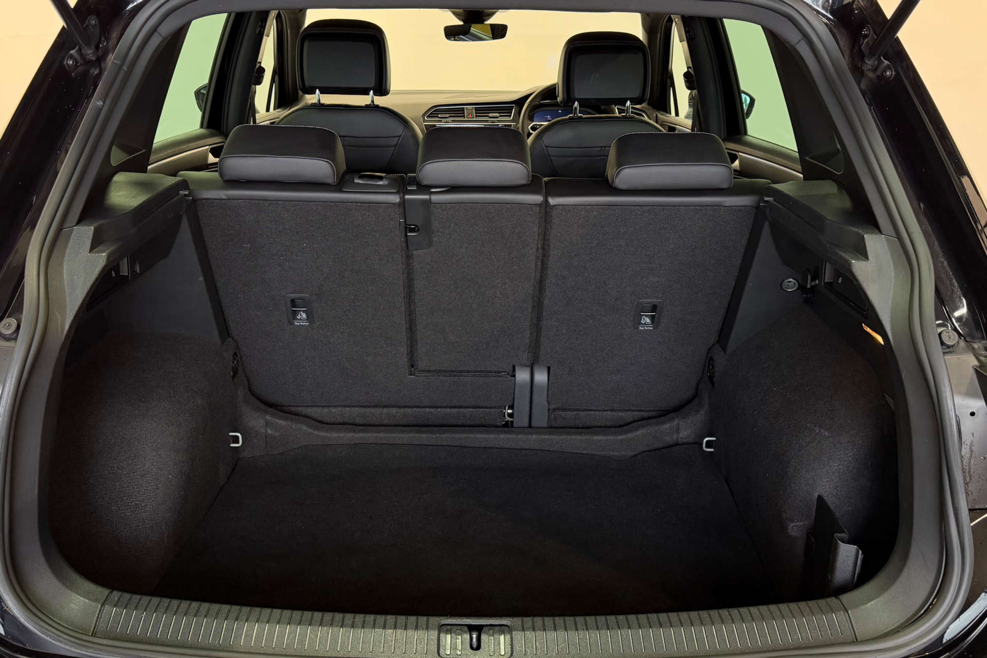 2021 Volkswagen TIGUAN 1.5 Tiguan R-Line TSi Semi-Auto 5dr - vehicle photo 28 for sale on PureCar