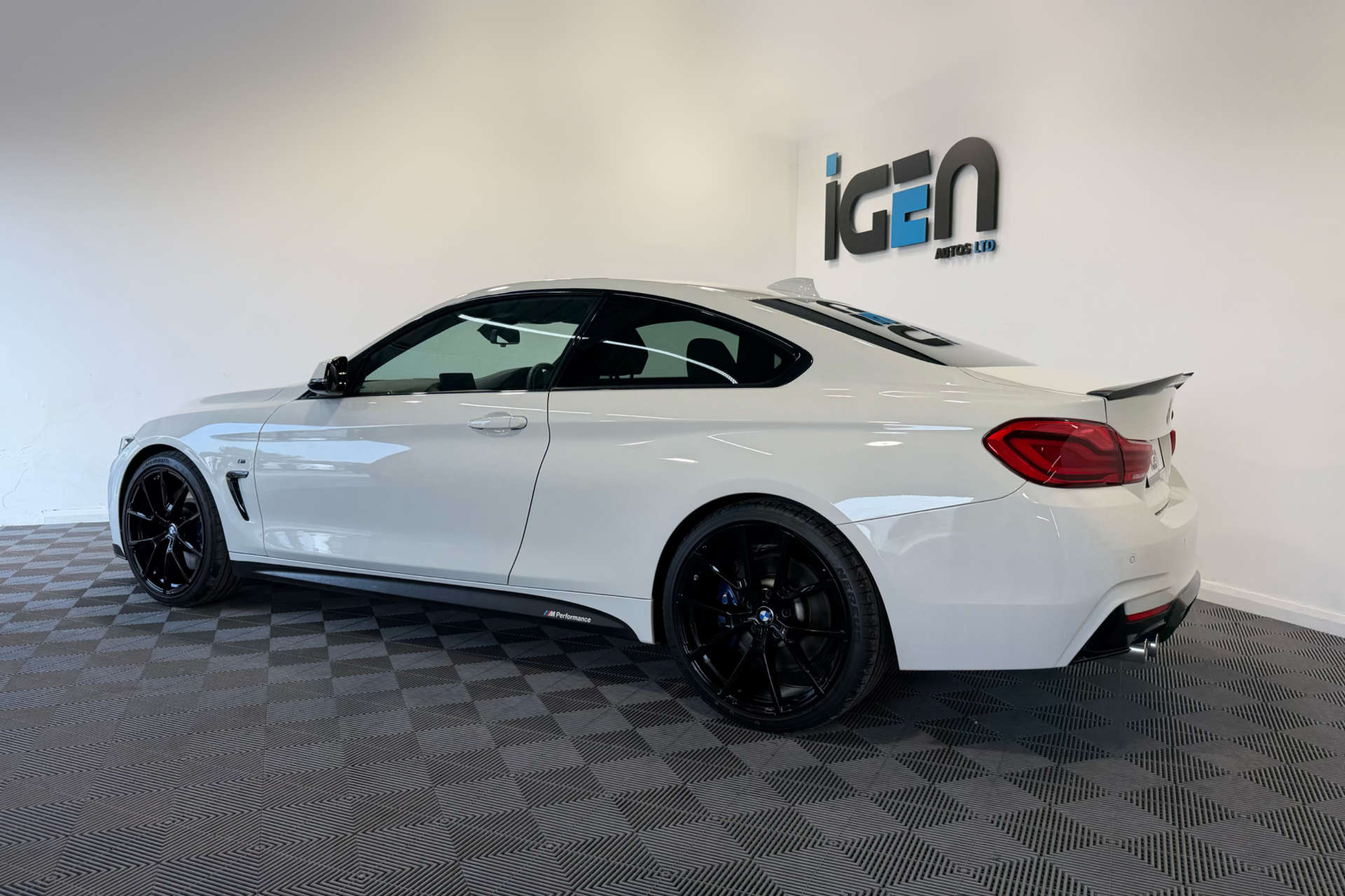 2018 BMW 4 SERIES 3.0 430d M Sport Auto 2dr - vehicle photo 6 for sale on PureCar