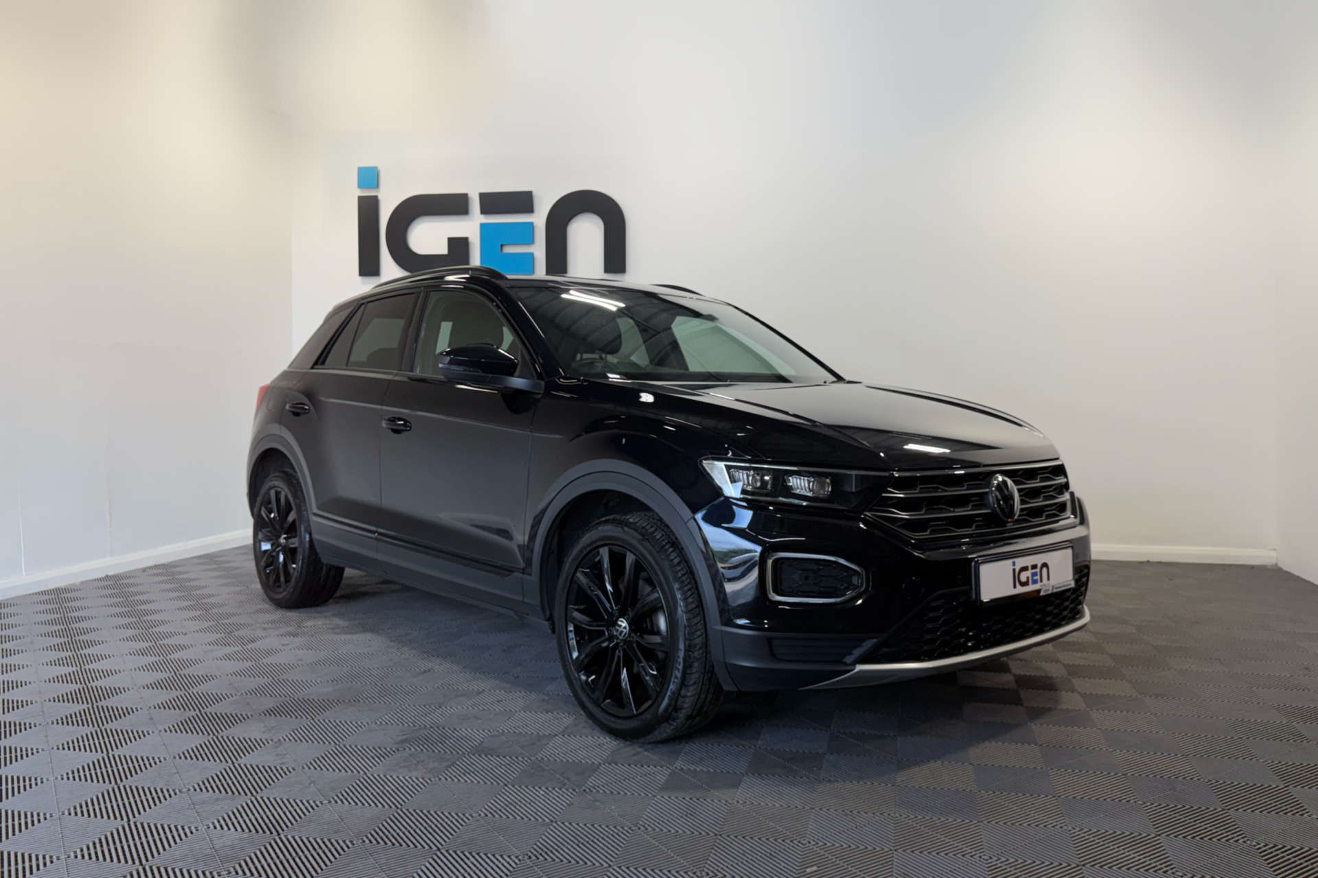2022 Volkswagen T-ROC 1.5 T-Roc Black Edition TSi Evo Semi-Auto 5dr - vehicle photo 3 for sale on PureCar