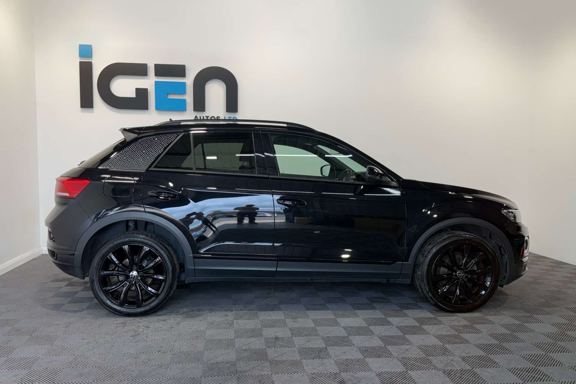 2022 Volkswagen T-ROC 1.5 T-Roc Black Edition TSi Evo Semi-Auto 5dr - vehicle photo 5 for sale on PureCar