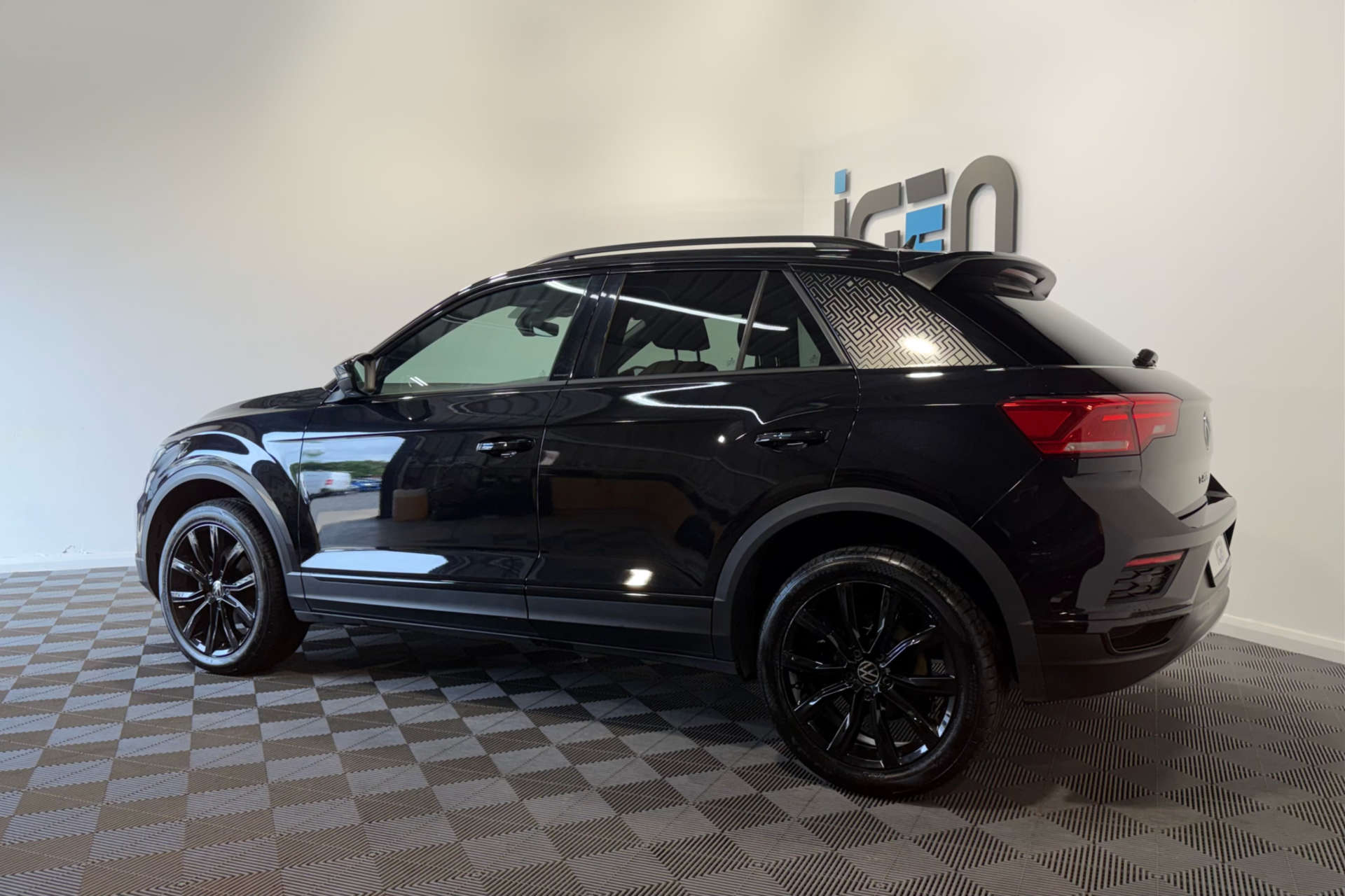 2022 Volkswagen T-ROC 1.5 T-Roc Black Edition TSi Evo Semi-Auto 5dr - vehicle photo 6 for sale on PureCar