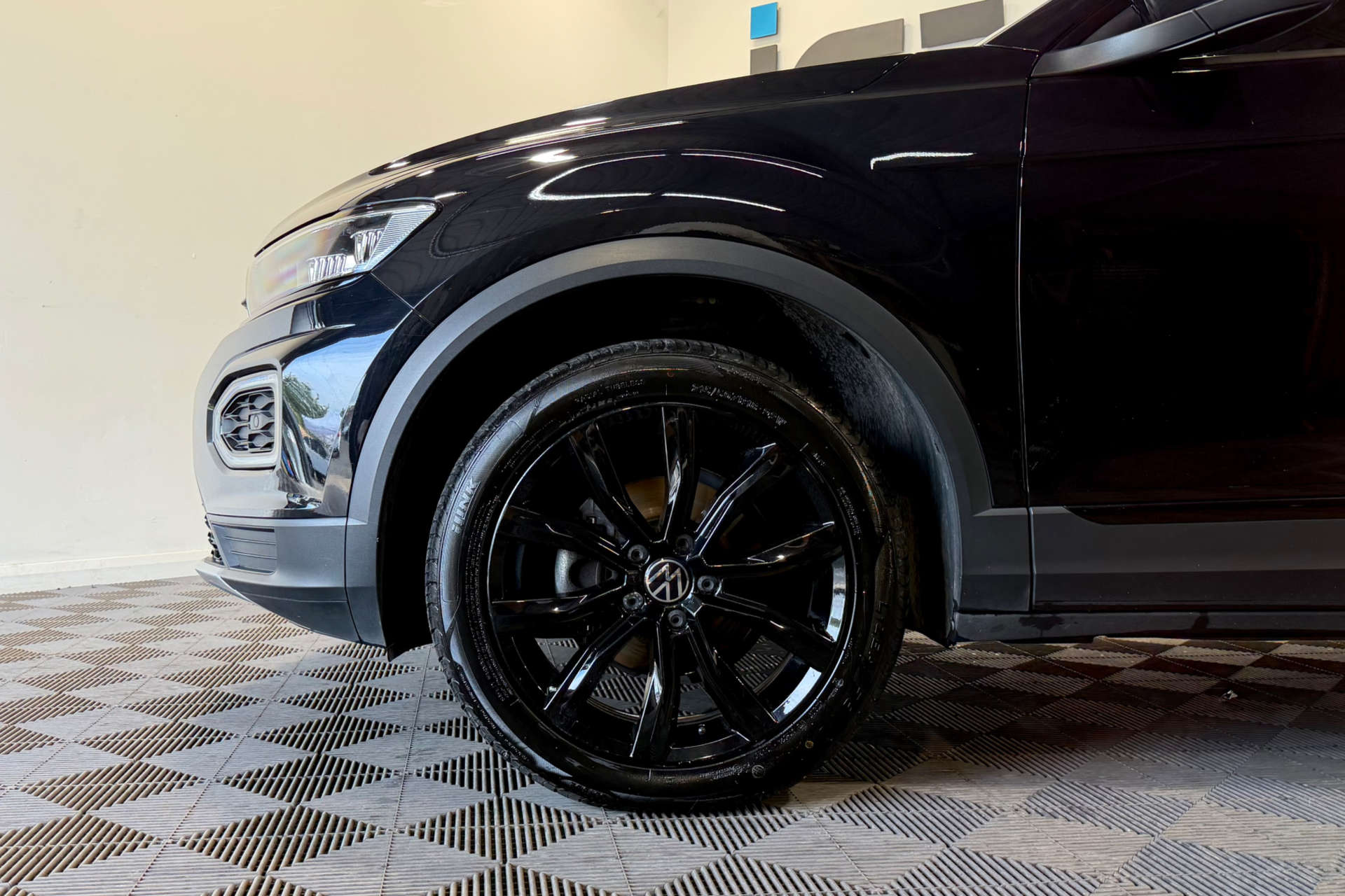 2022 Volkswagen T-ROC 1.5 T-Roc Black Edition TSi Evo Semi-Auto 5dr - vehicle photo 10 for sale on PureCar