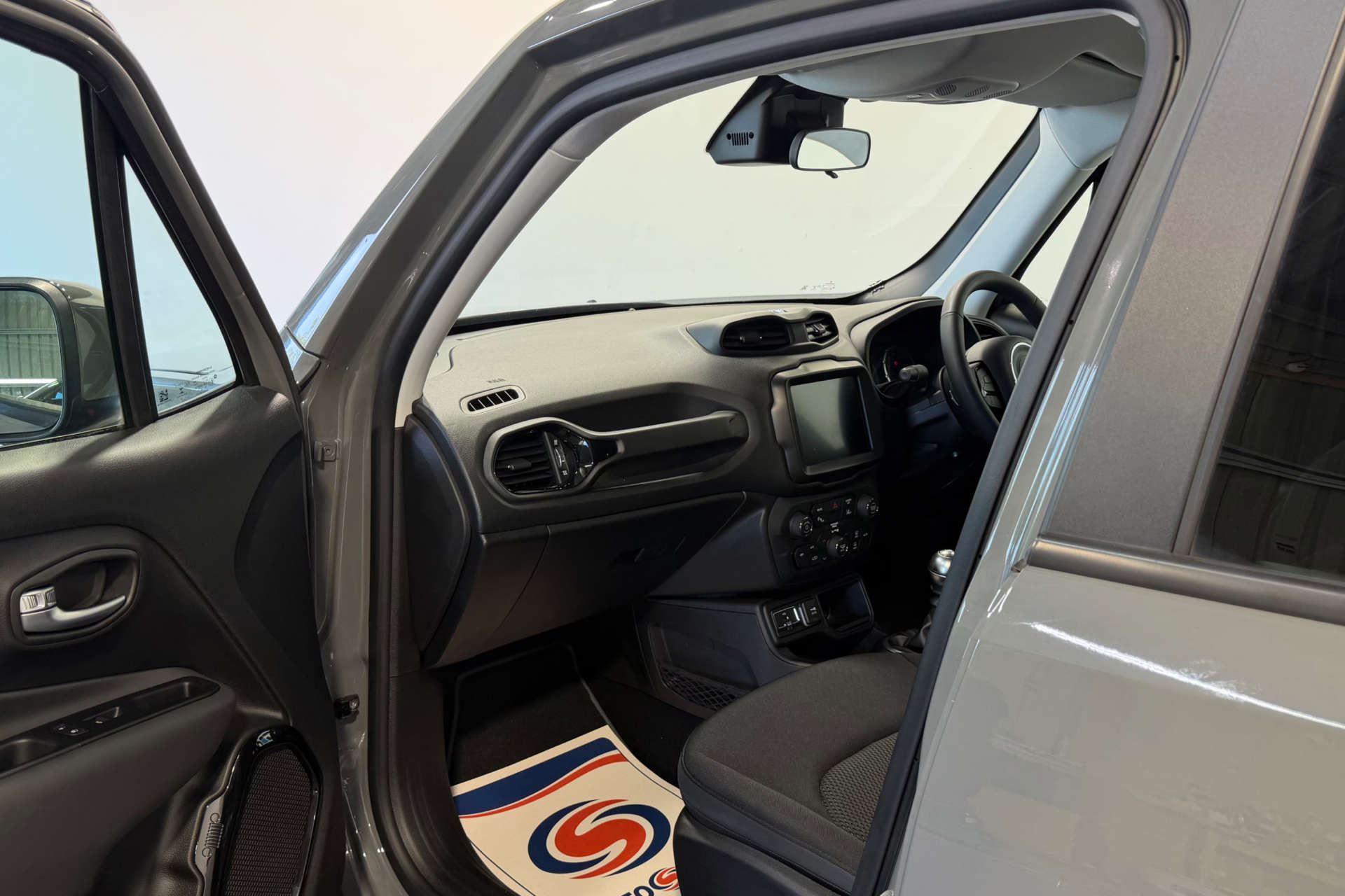 2021 Jeep RENEGADE 1.0 Renegade Night Eagle 5dr - vehicle photo 13 for sale on PureCar