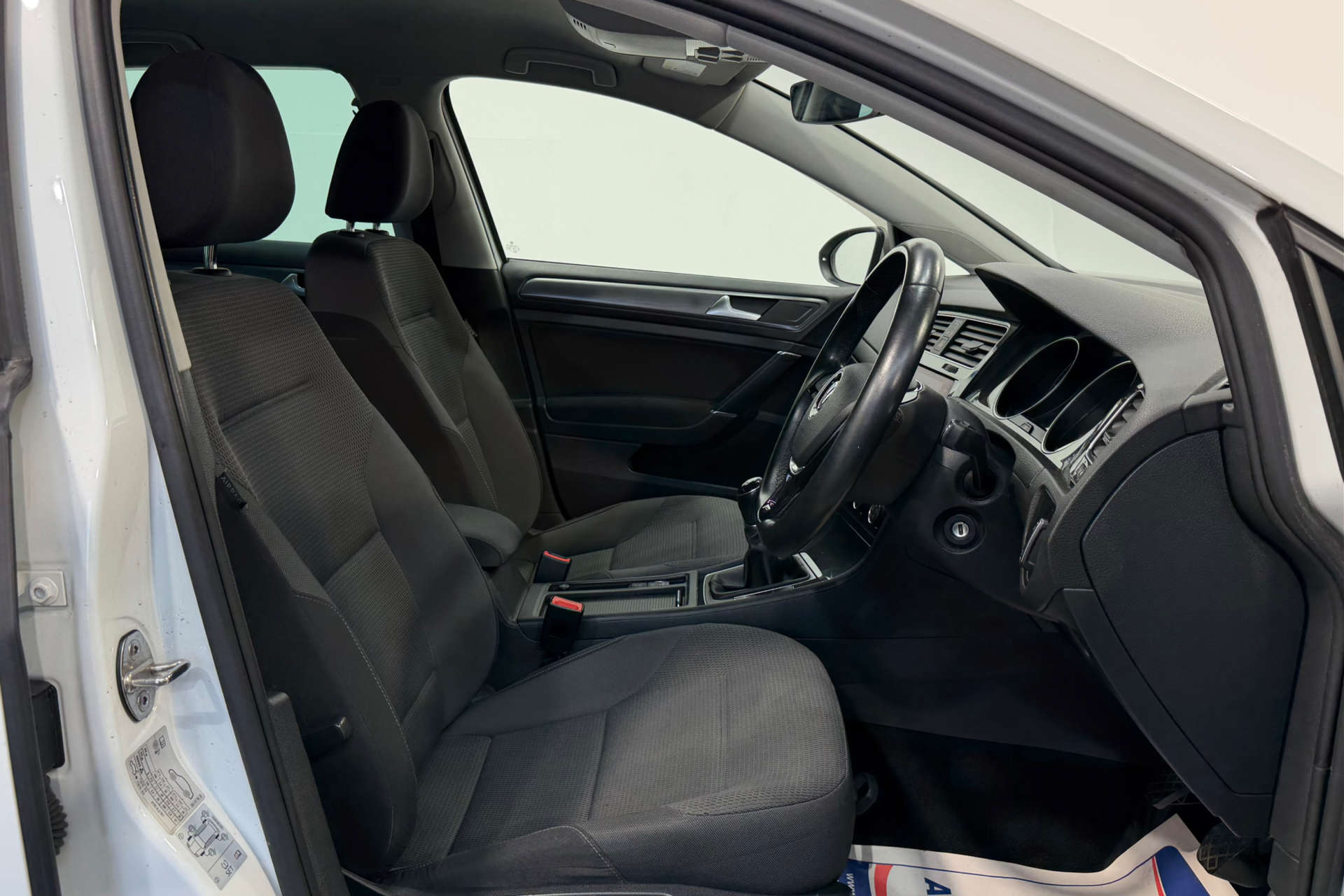2019 Volkswagen GOLF 1.6 Golf Match TDI 5dr - vehicle photo 16 for sale on PureCar