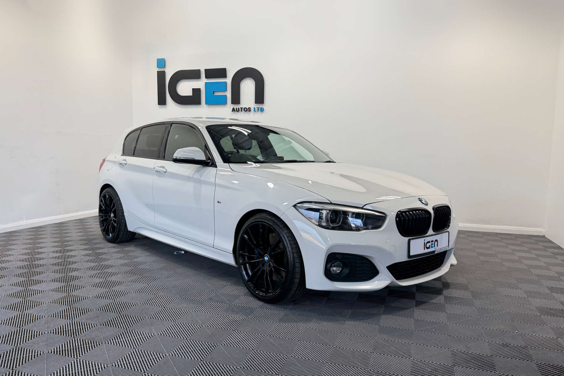 2018 BMW 1 SERIES 2.0 118D M Sport Shadow Edition 5dr - vehicle photo 3 for sale on PureCar
