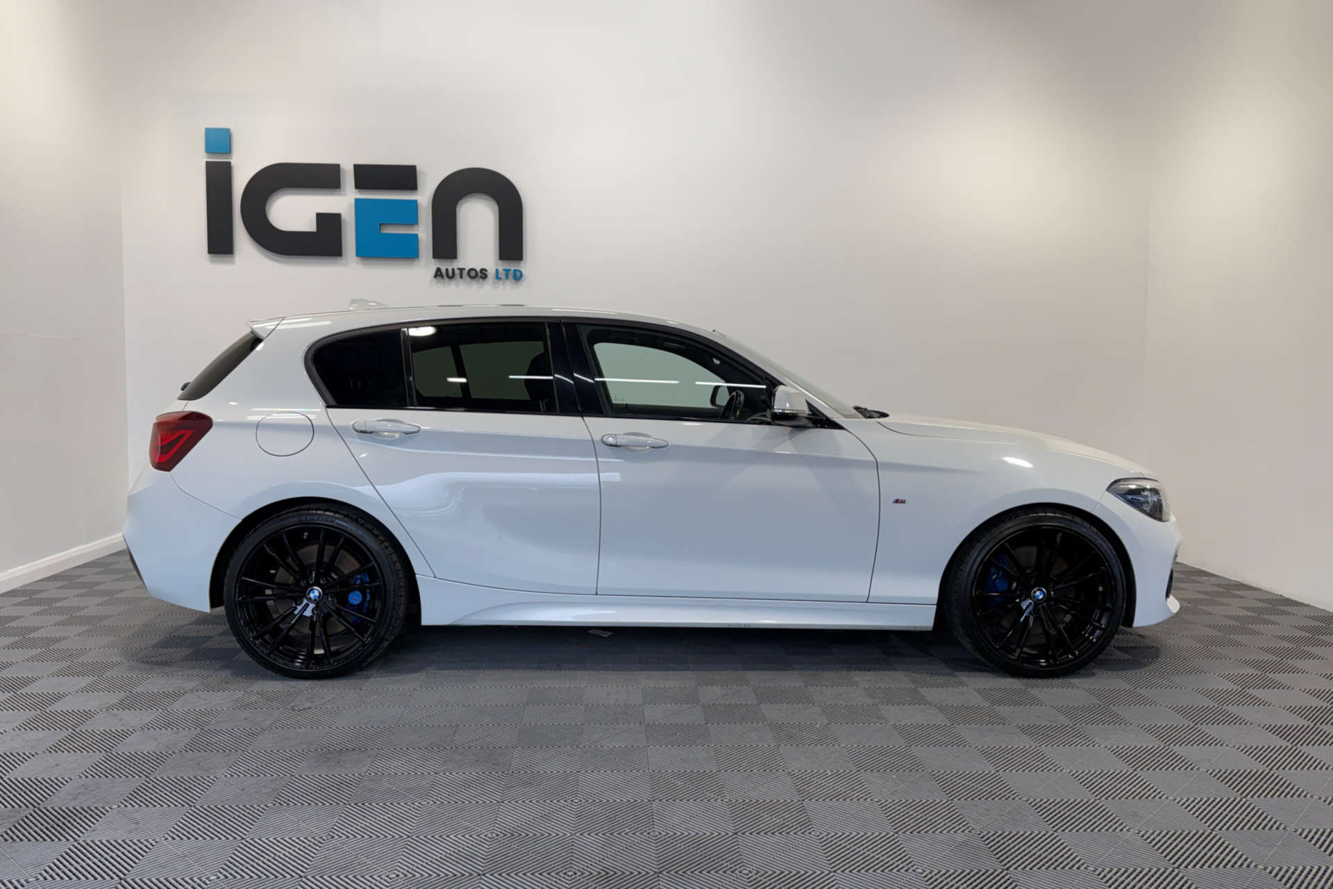 2018 BMW 1 SERIES 2.0 118D M Sport Shadow Edition 5dr - vehicle photo 5 for sale on PureCar