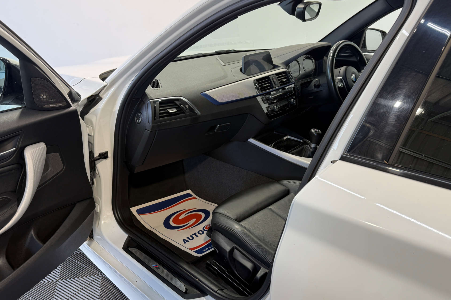 2018 BMW 1 SERIES 2.0 118D M Sport Shadow Edition 5dr - vehicle photo 12 for sale on PureCar