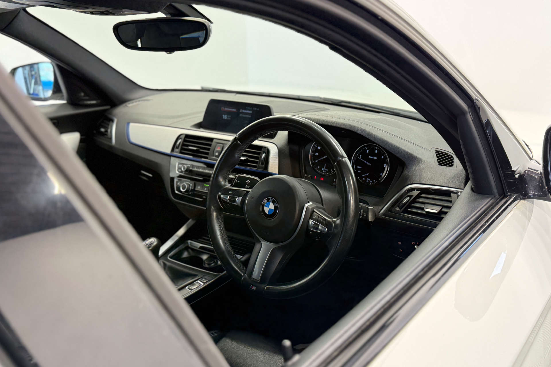 2018 BMW 1 SERIES 2.0 118D M Sport Shadow Edition 5dr - vehicle photo 14 for sale on PureCar