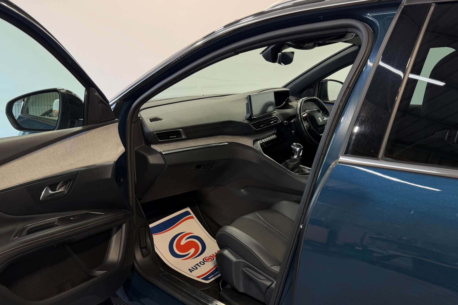 2022 Peugeot 1.5 3008 GT Blue HDi S/S 5dr - vehicle photo 12 for sale on PureCar