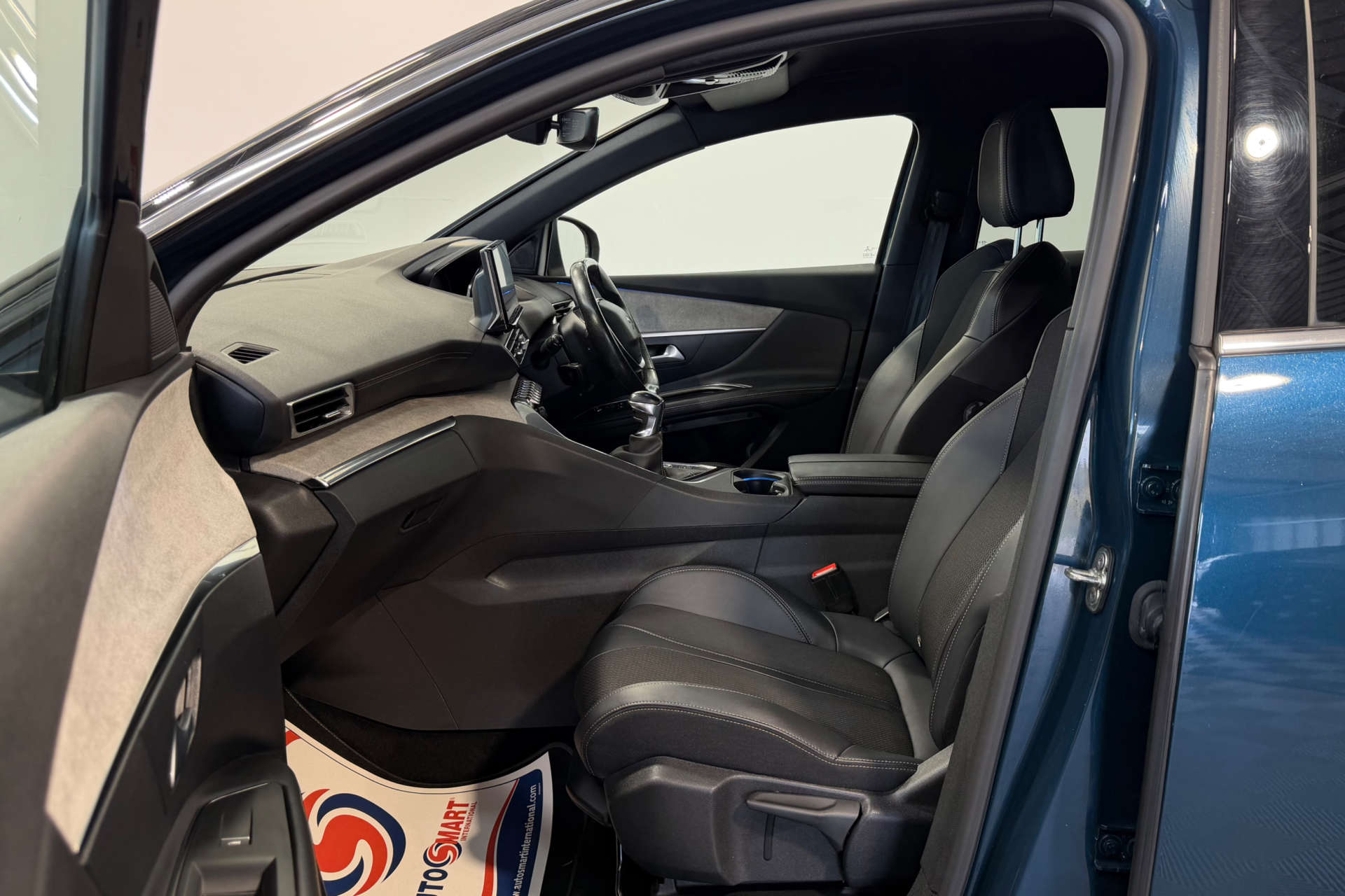 2022 Peugeot 1.5 3008 GT Blue HDi S/S 5dr - vehicle photo 13 for sale on PureCar