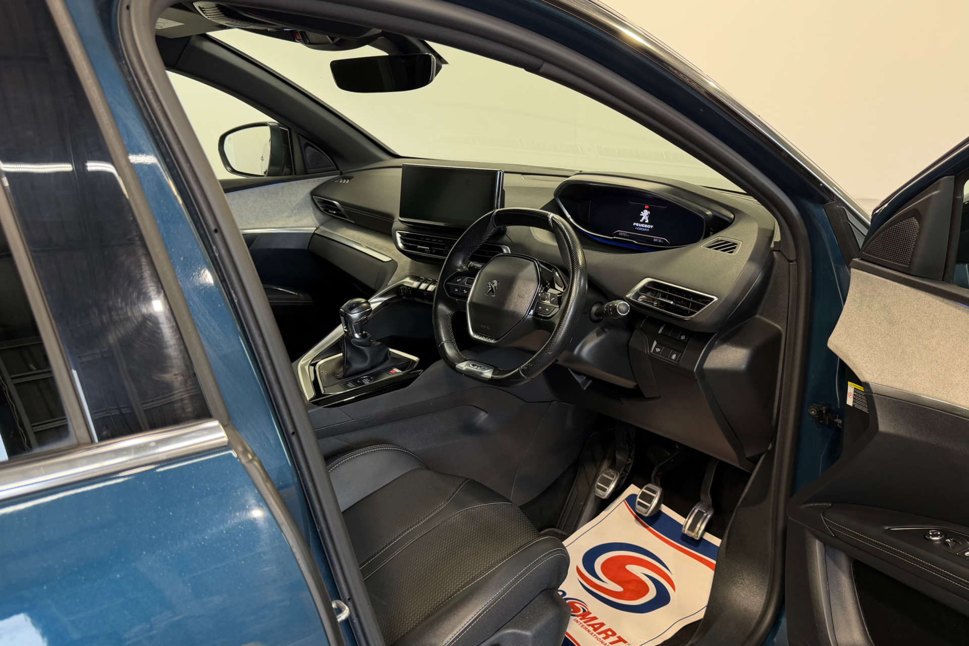 2022 Peugeot 1.5 3008 GT Blue HDi S/S 5dr - vehicle photo 15 for sale on PureCar
