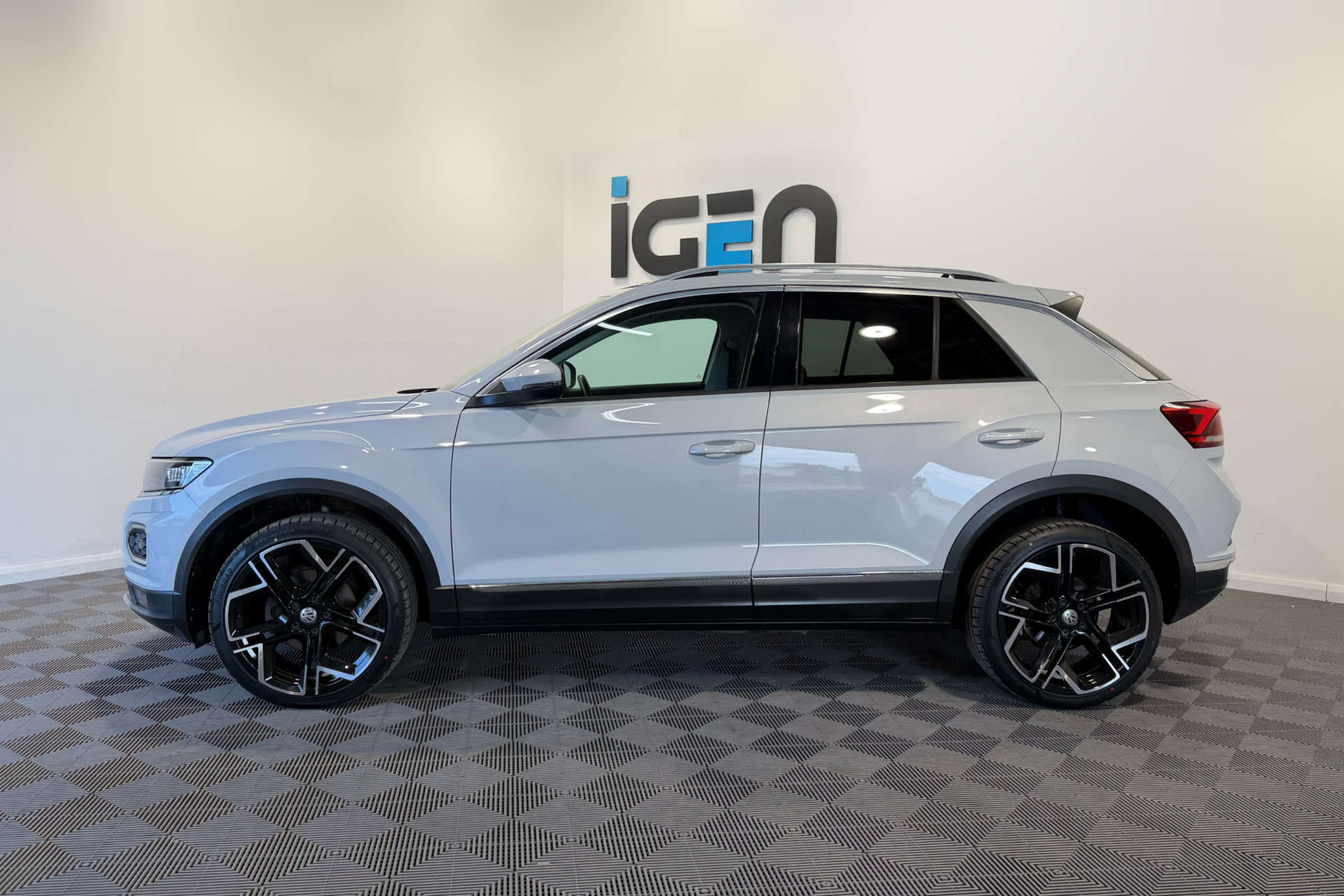 2018 Volkswagen T-ROC 1.6 T-Roc SEL TDI 5dr - vehicle photo 4 for sale on PureCar