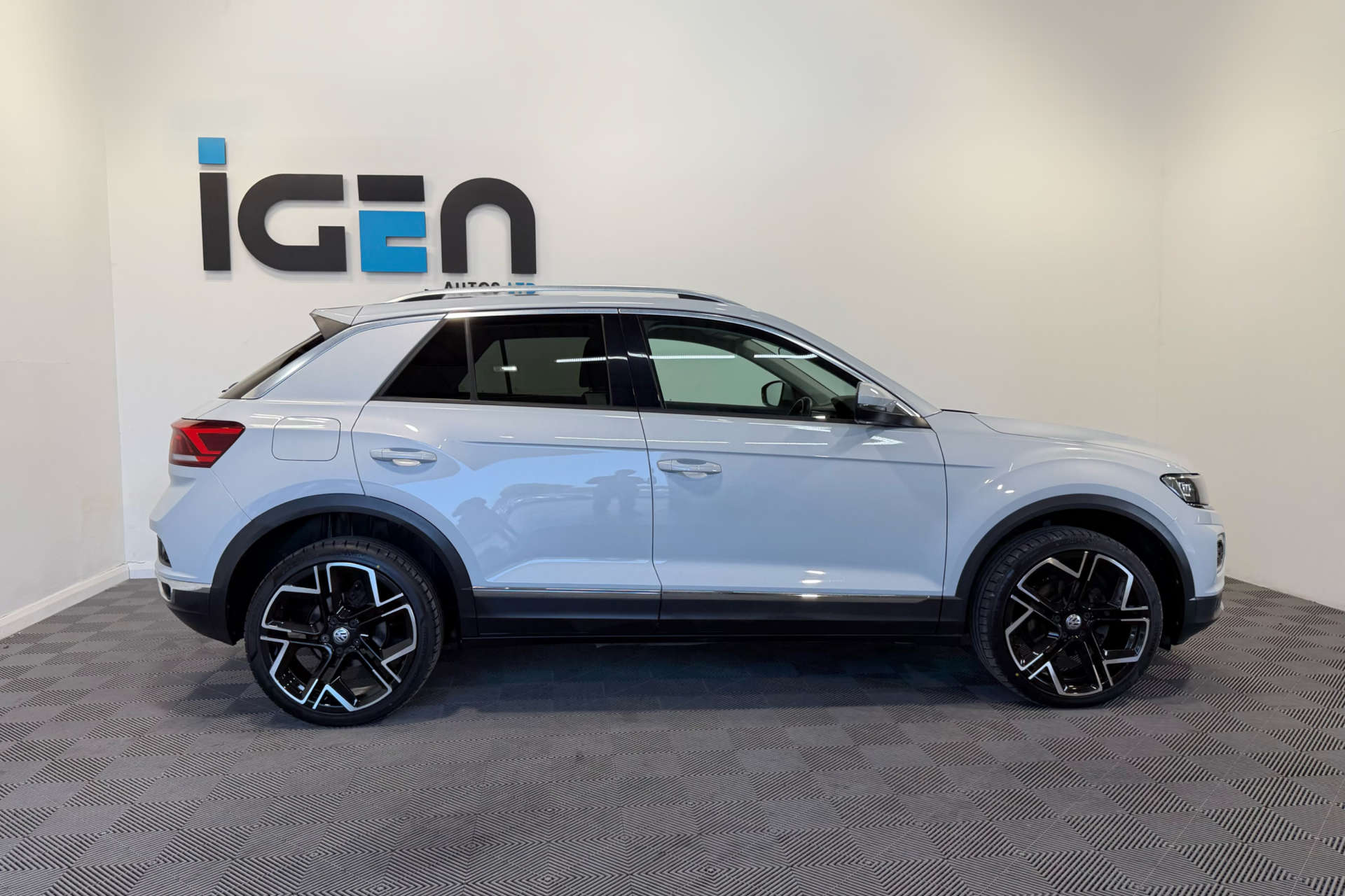 2018 Volkswagen T-ROC 1.6 T-Roc SEL TDI 5dr - vehicle photo 5 for sale on PureCar