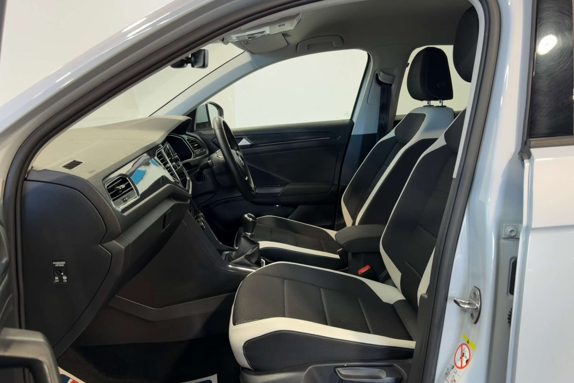 2018 Volkswagen T-ROC 1.6 T-Roc SEL TDI 5dr - vehicle photo 13 for sale on PureCar