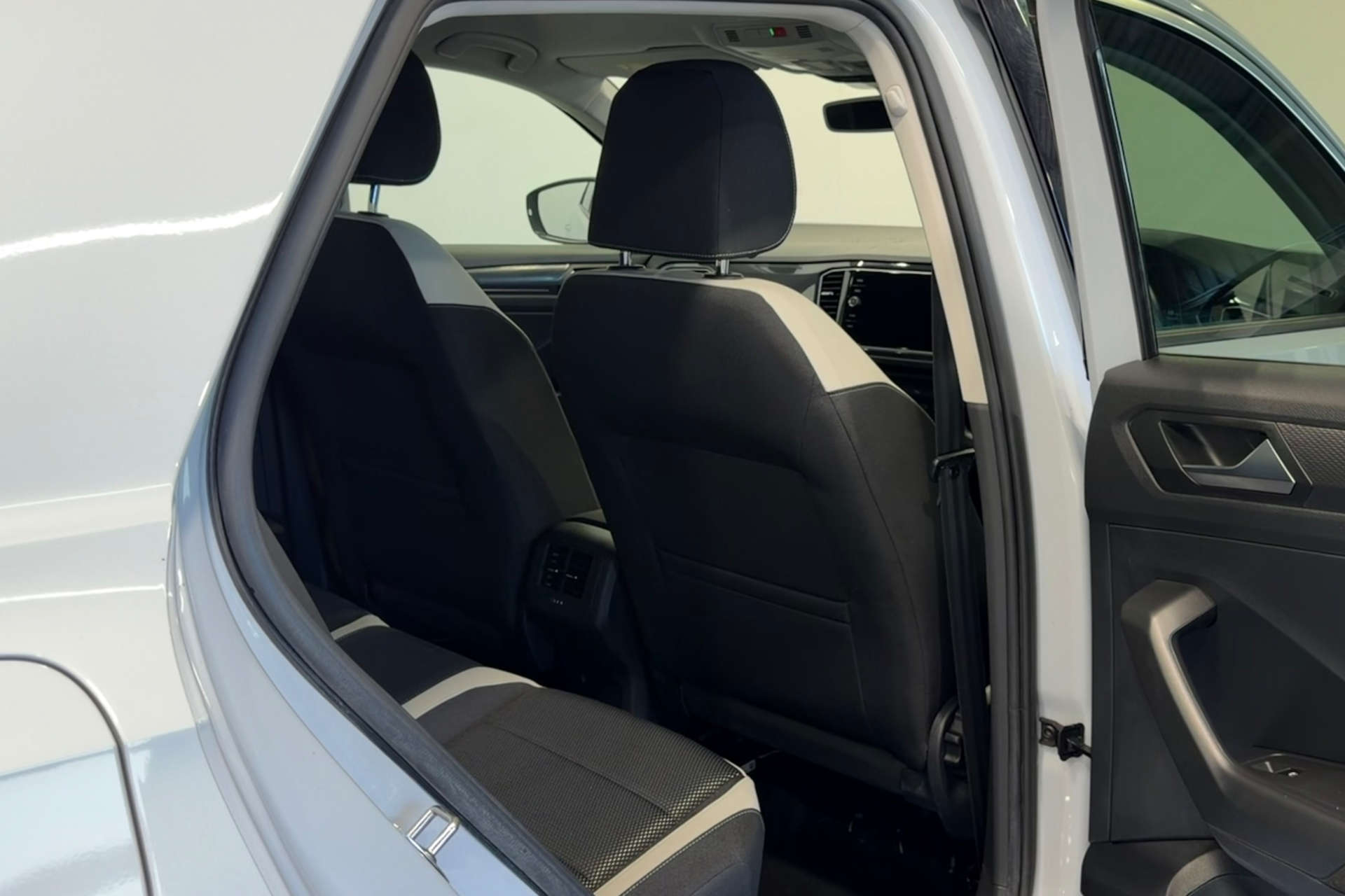 2018 Volkswagen T-ROC 1.6 T-Roc SEL TDI 5dr - vehicle photo 27 for sale on PureCar