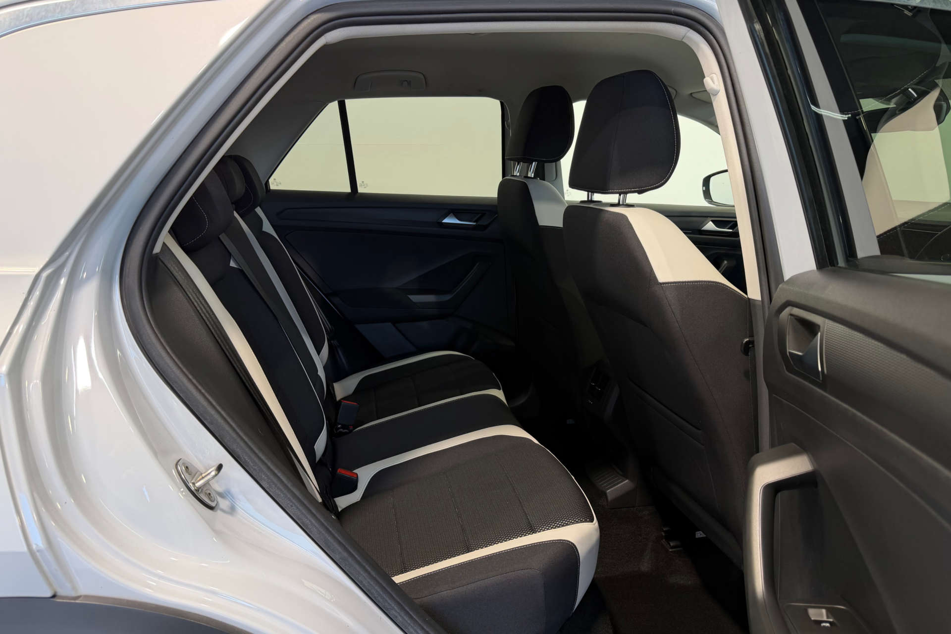2018 Volkswagen T-ROC 1.6 T-Roc SEL TDI 5dr - vehicle photo 28 for sale on PureCar