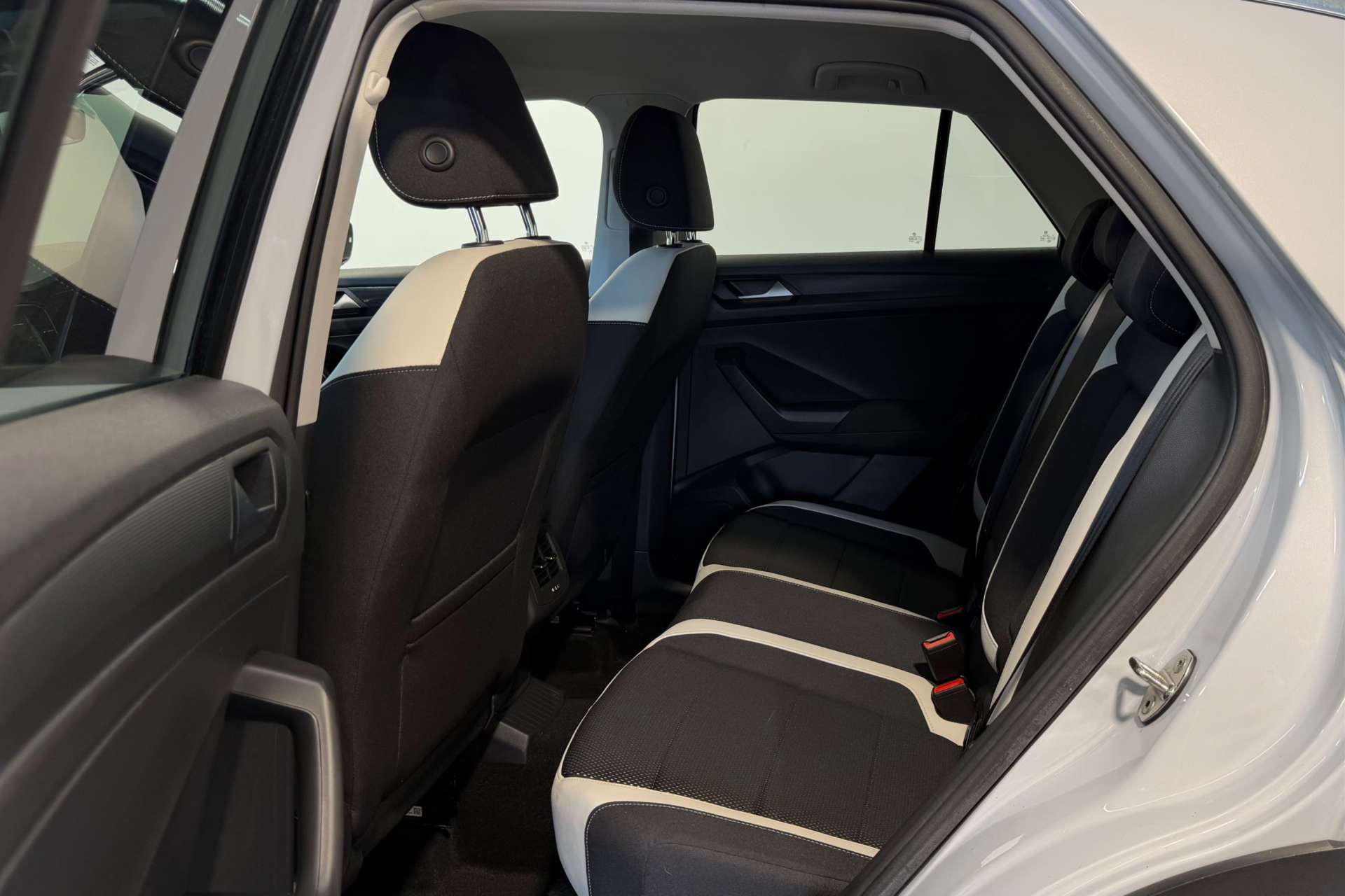 2018 Volkswagen T-ROC 1.6 T-Roc SEL TDI 5dr - vehicle photo 30 for sale on PureCar