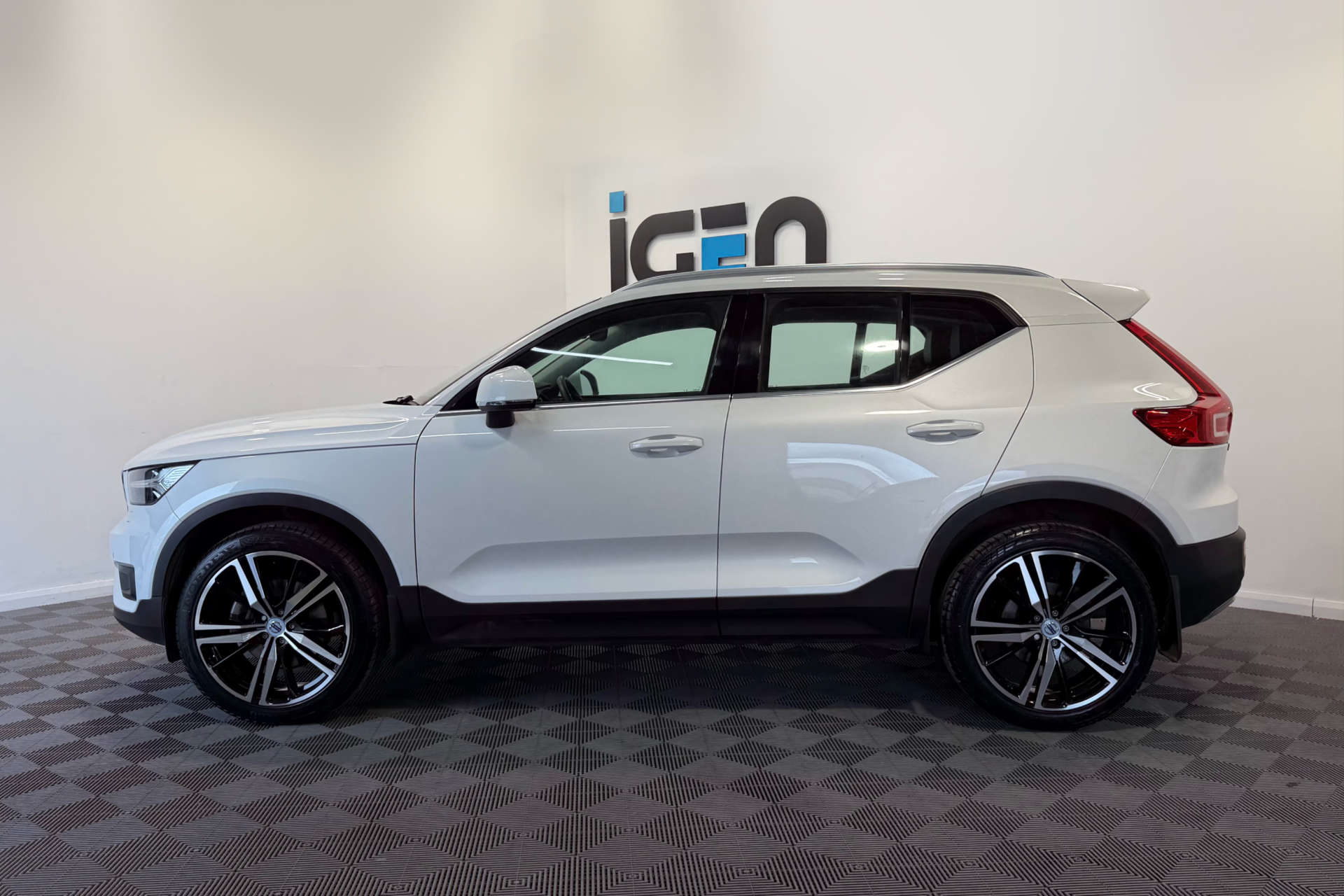 2021 Volvo XC40 2.0 XC40 Inscription Pro B4 MHEV AWD Auto 4WD 5dr - vehicle photo 4 for sale on PureCar