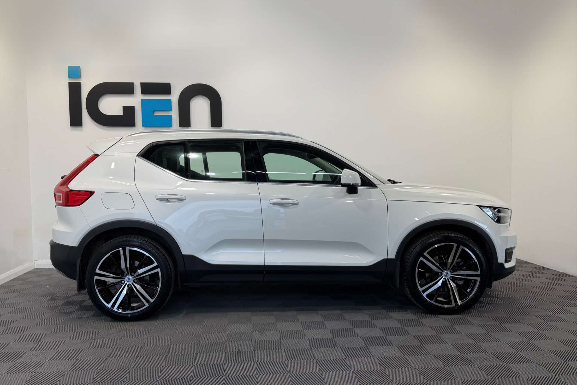 2021 Volvo XC40 2.0 XC40 Inscription Pro B4 MHEV AWD Auto 4WD 5dr - vehicle photo 5 for sale on PureCar