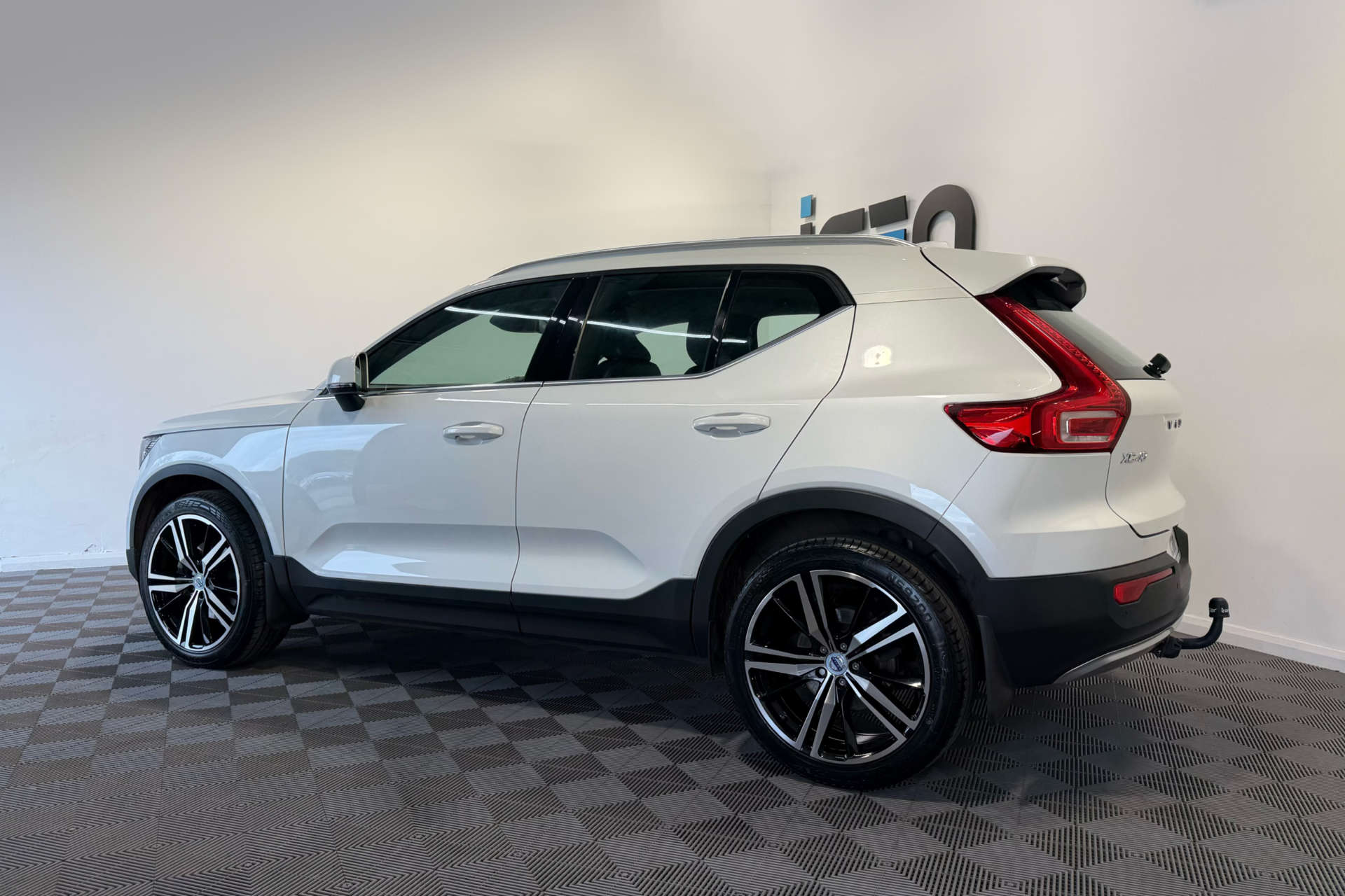 2021 Volvo XC40 2.0 XC40 Inscription Pro B4 MHEV AWD Auto 4WD 5dr - vehicle photo 6 for sale on PureCar