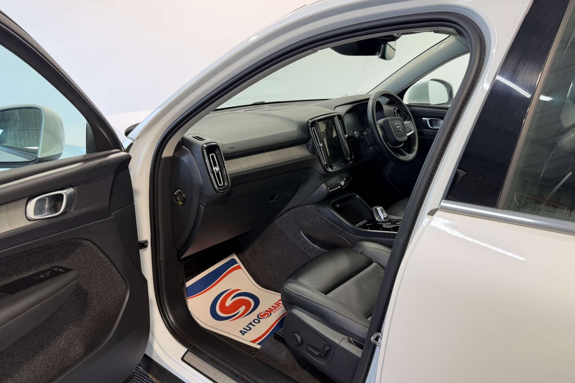2021 Volvo XC40 2.0 XC40 Inscription Pro B4 MHEV AWD Auto 4WD 5dr - vehicle photo 12 for sale on PureCar