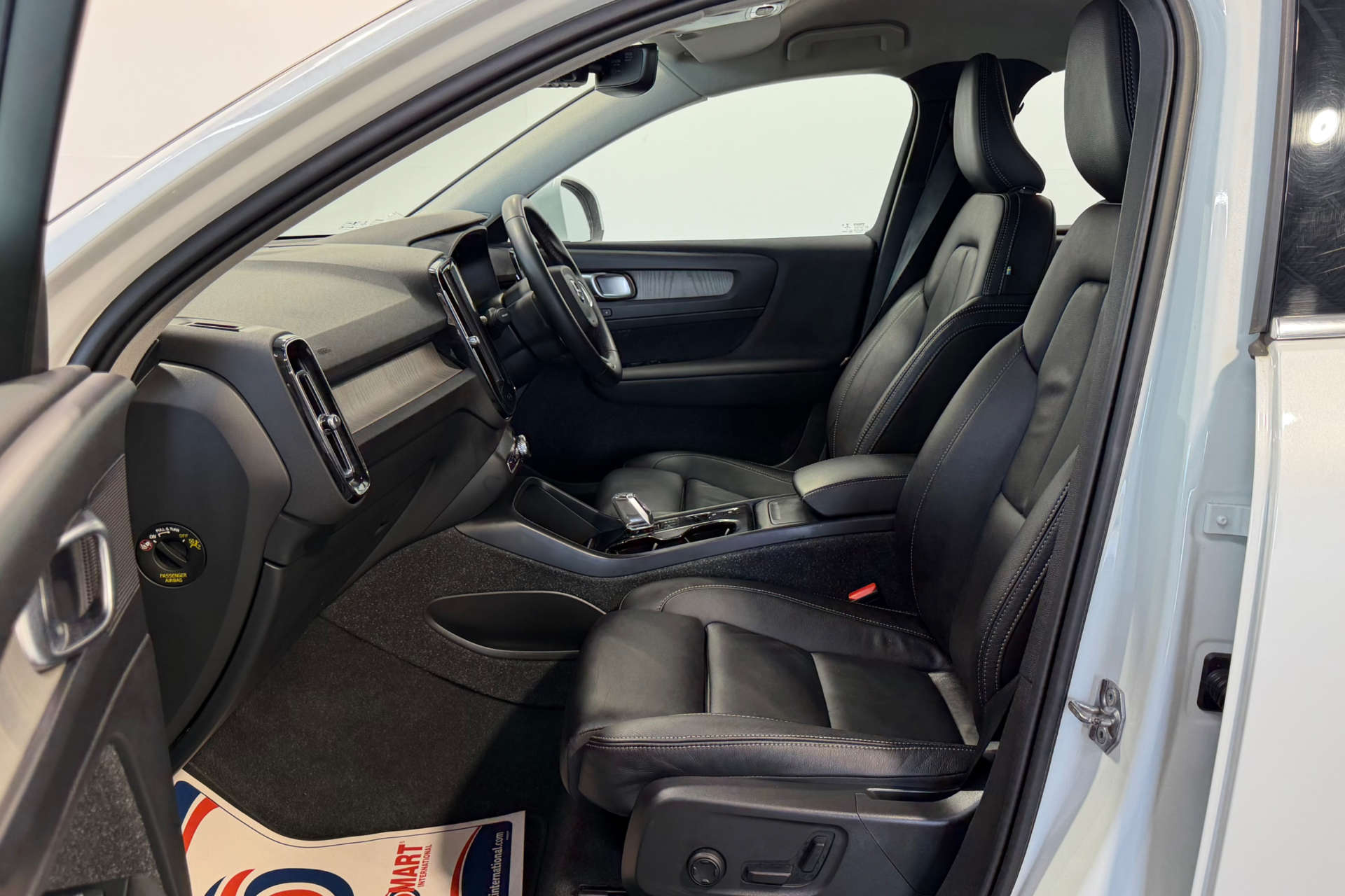 2021 Volvo XC40 2.0 XC40 Inscription Pro B4 MHEV AWD Auto 4WD 5dr - vehicle photo 13 for sale on PureCar