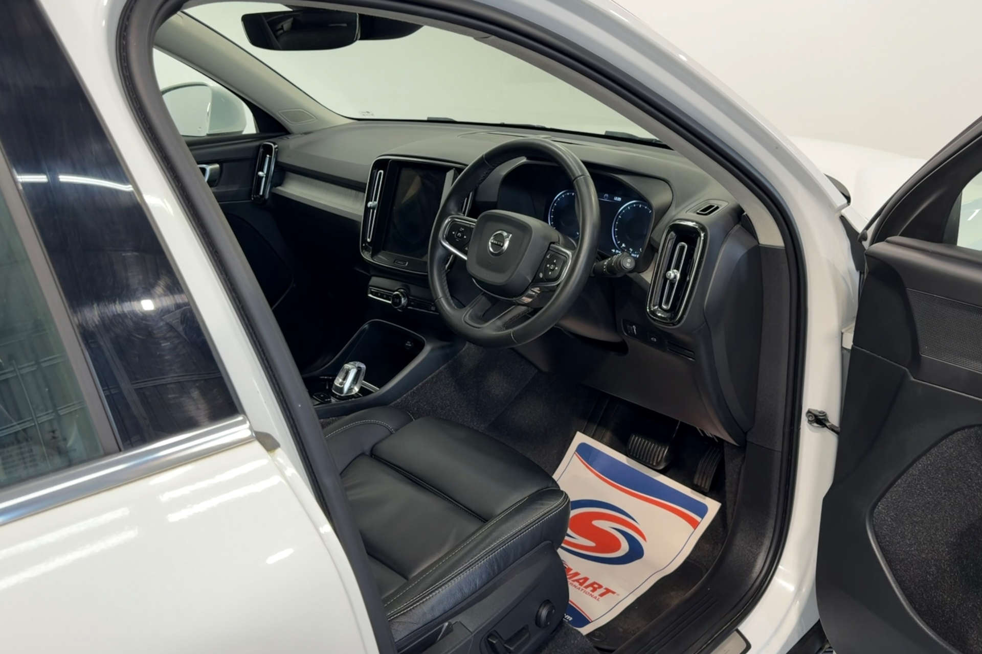 2021 Volvo XC40 2.0 XC40 Inscription Pro B4 MHEV AWD Auto 4WD 5dr - vehicle photo 15 for sale on PureCar