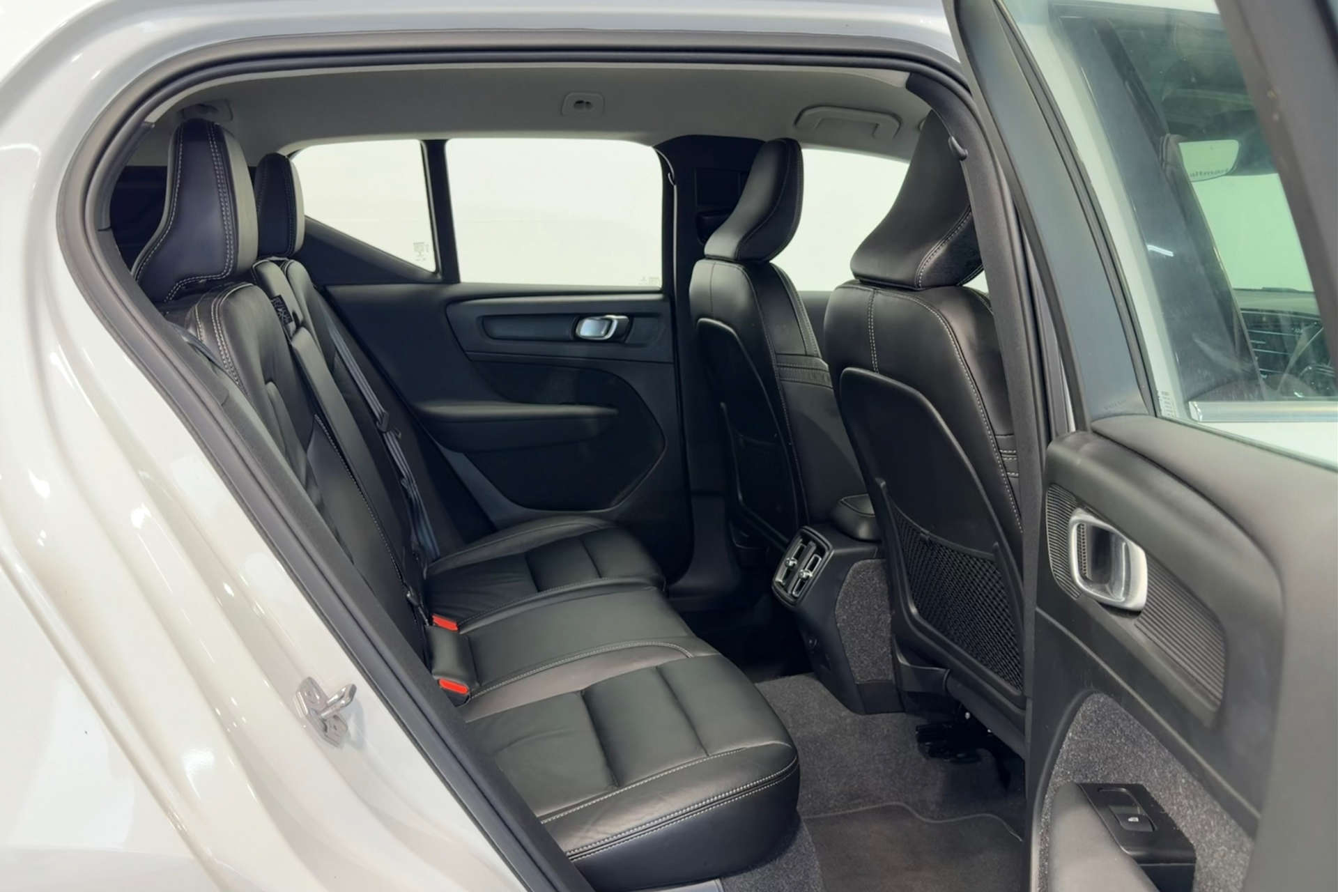 2021 Volvo XC40 2.0 XC40 Inscription Pro B4 MHEV AWD Auto 4WD 5dr - vehicle photo 28 for sale on PureCar