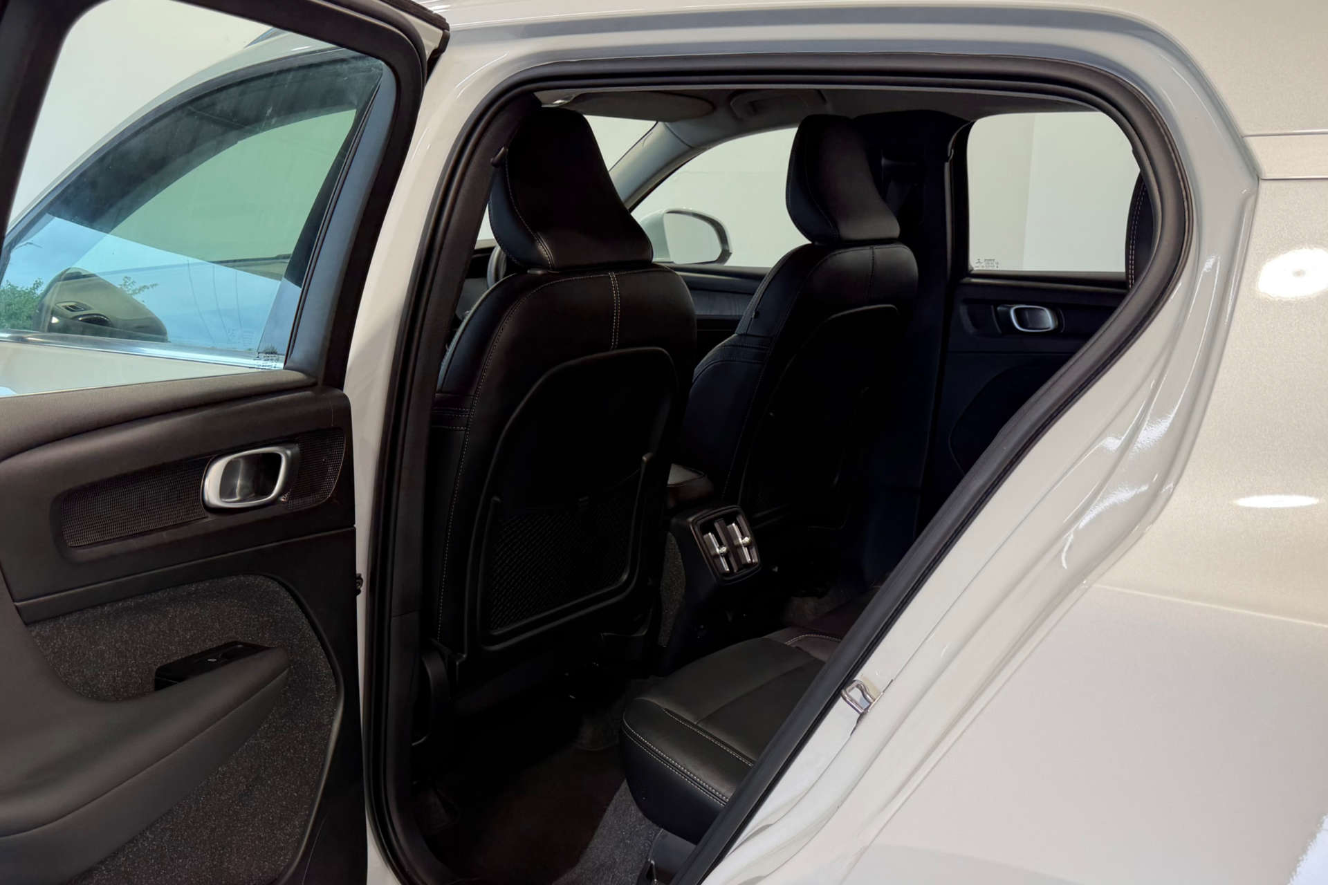 2021 Volvo XC40 2.0 XC40 Inscription Pro B4 MHEV AWD Auto 4WD 5dr - vehicle photo 29 for sale on PureCar