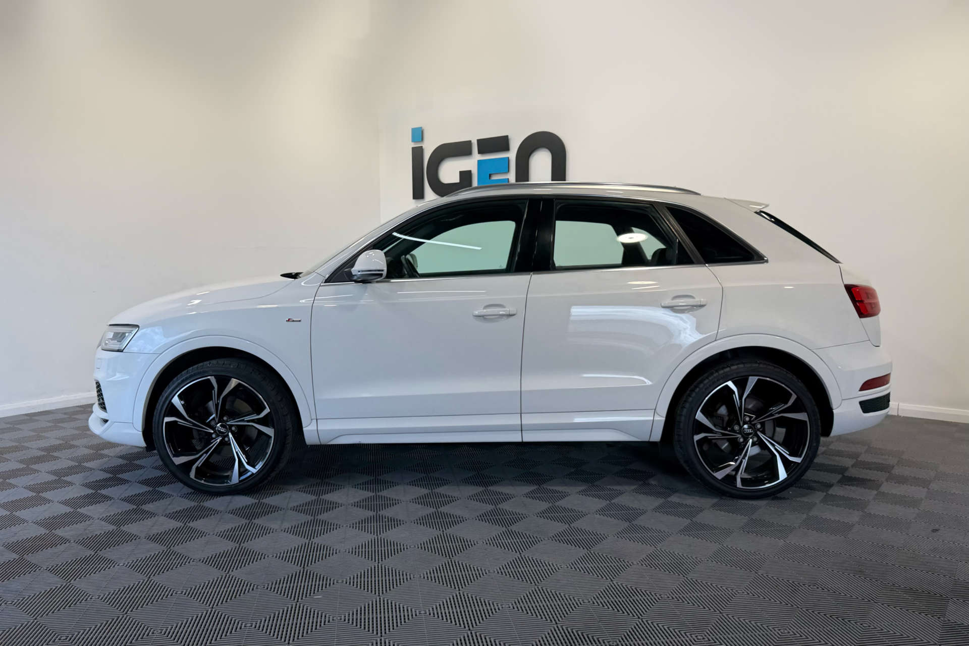 2017 Audi Q3 1.4 Q3 S Line Edition TFSI 5dr - vehicle photo 4 for sale on PureCar