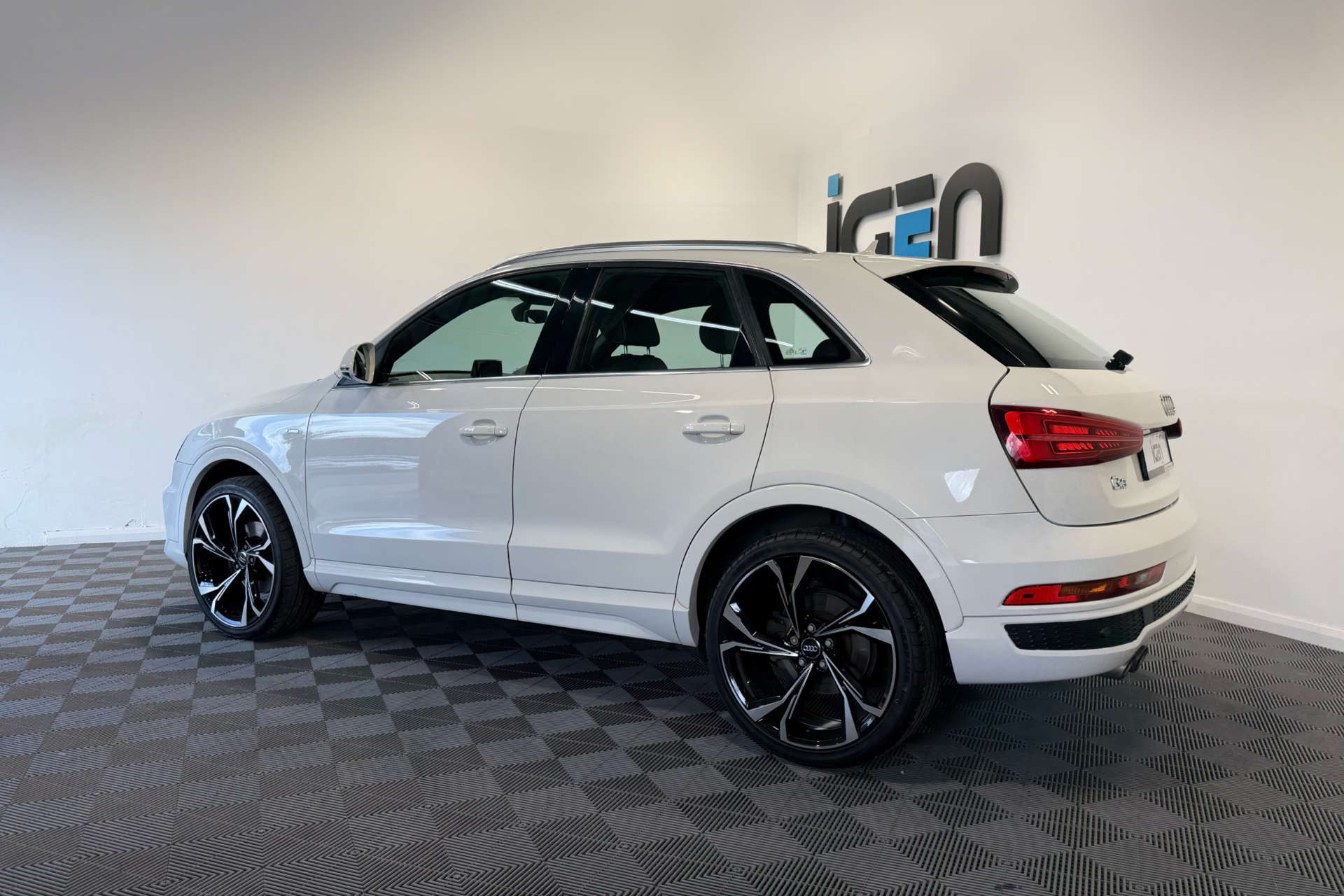 2017 Audi Q3 1.4 Q3 S Line Edition TFSI 5dr - vehicle photo 6 for sale on PureCar