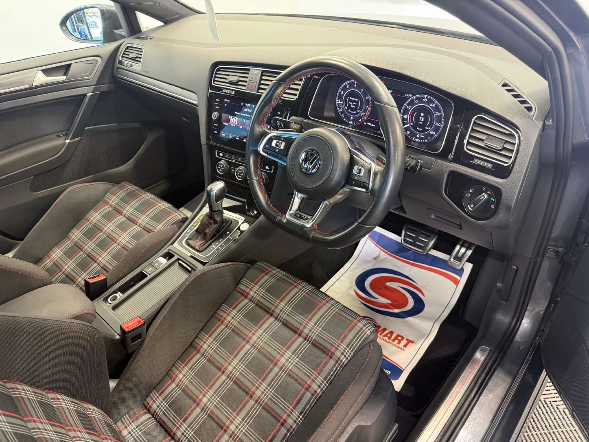 2020 Volkswagen GOLF 2.0 Golf GTi Performance TSi Semi-Auto 5dr - vehicle photo 9 for sale on PureCar
