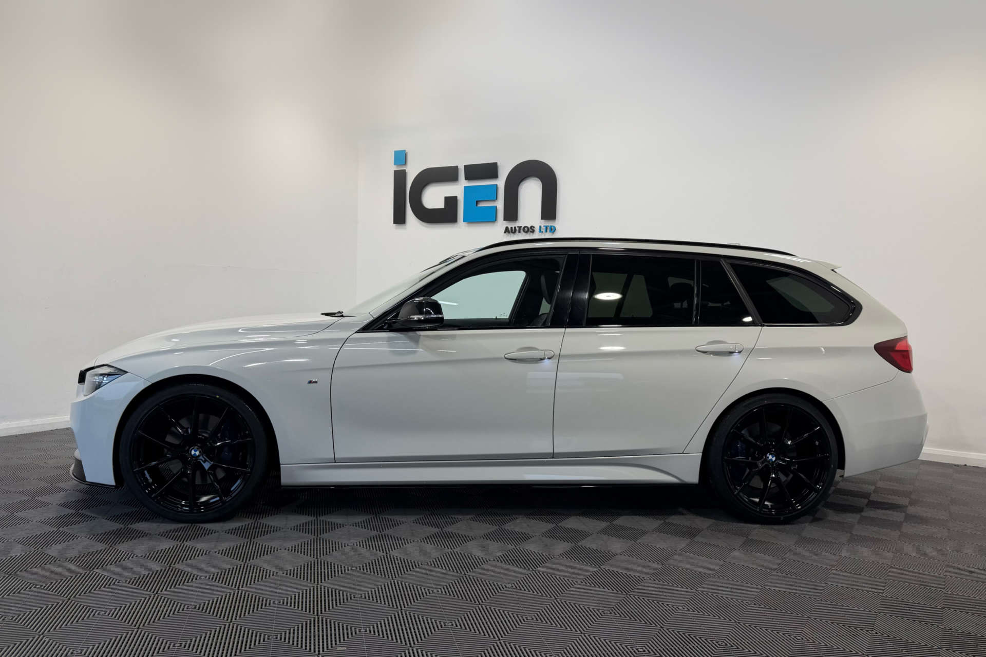 2019 BMW 3 SERIES 2.0 320d M Sport Shadow Edition Auto 5dr - vehicle photo 4 for sale on PureCar