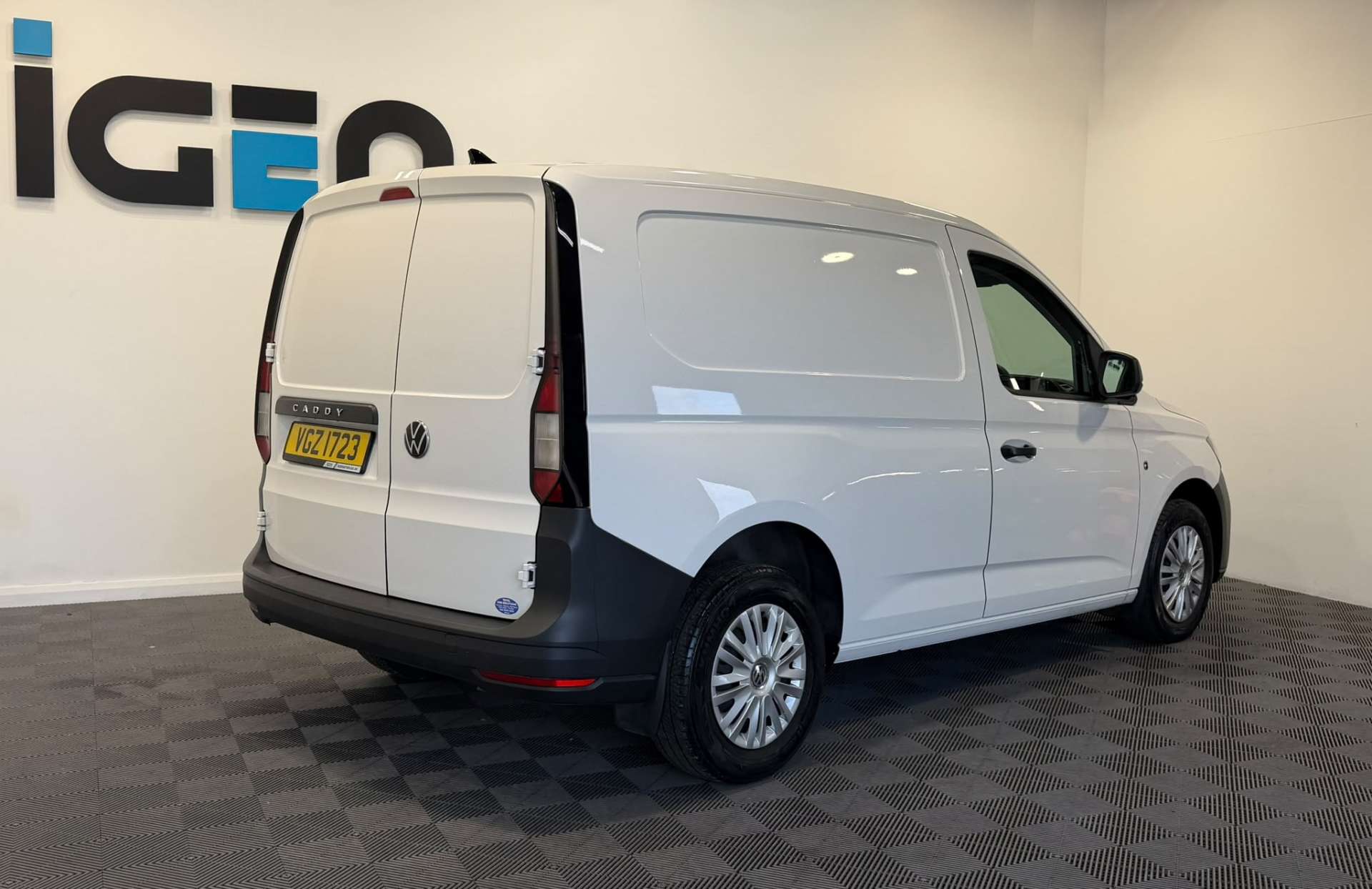 2021 Volkswagen CADDY 2.0 Caddy C20 Commerce TDI - vehicle photo 8 for sale on PureCar