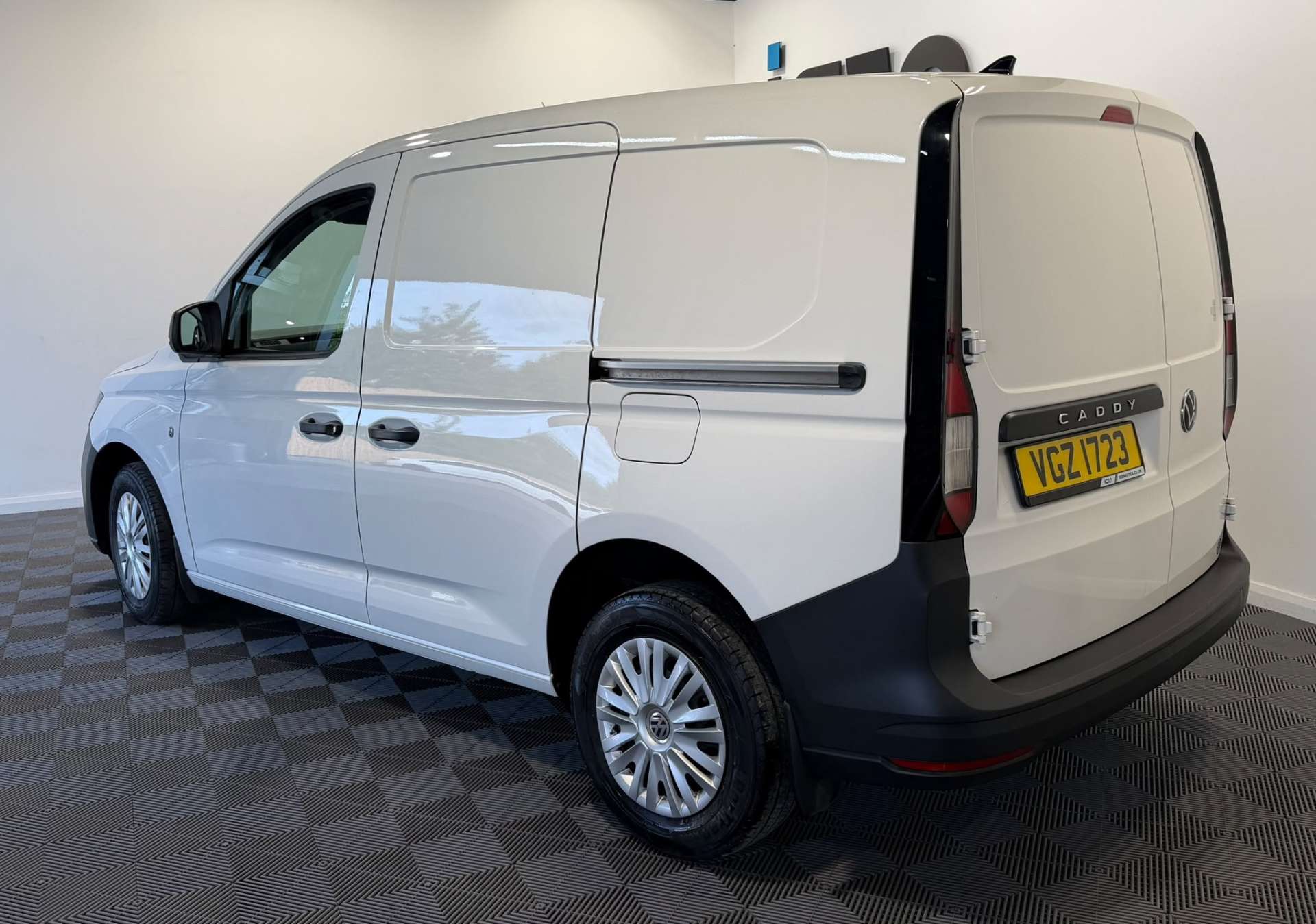 2021 Volkswagen CADDY 2.0 Caddy C20 Commerce TDI - vehicle photo 9 for sale on PureCar
