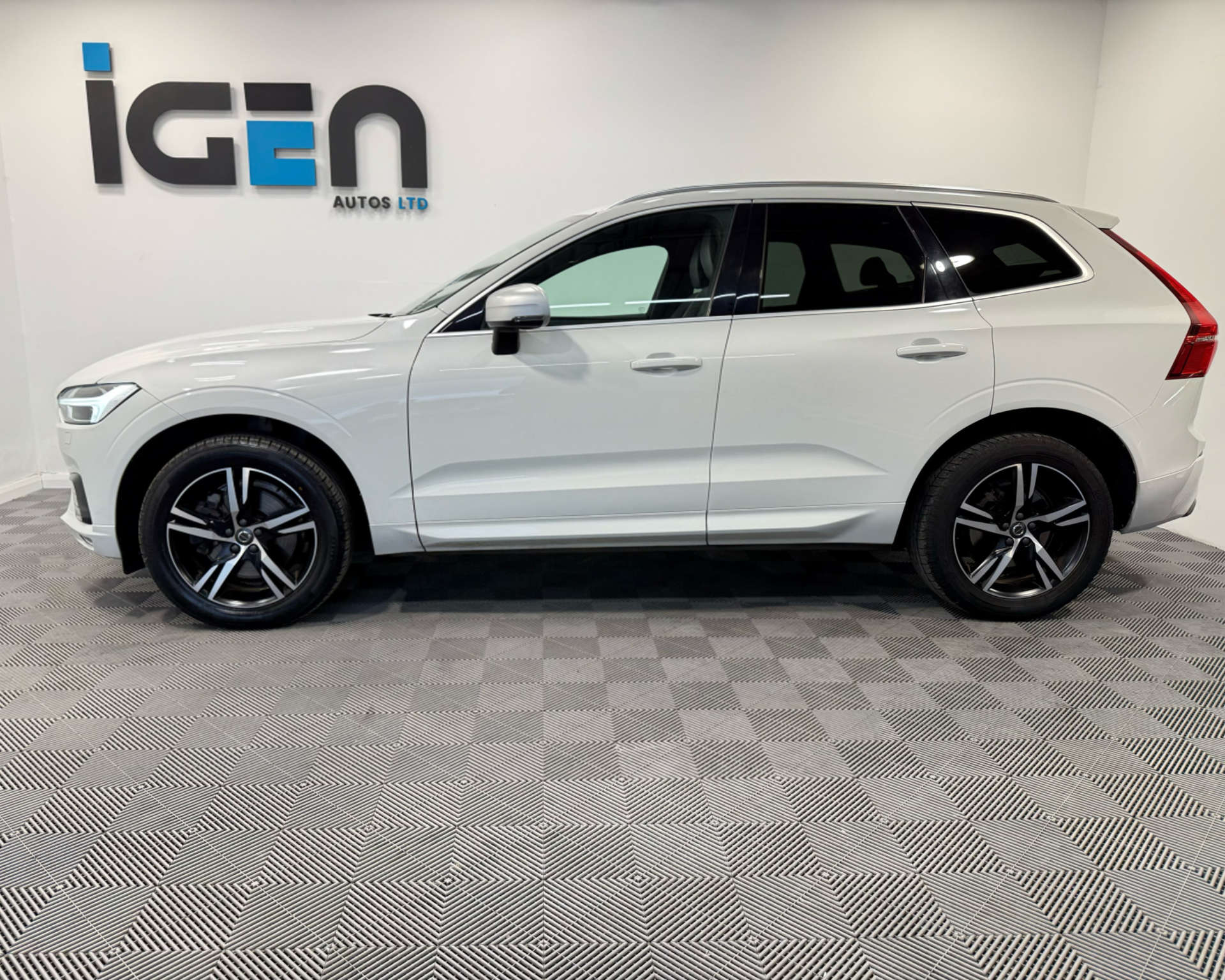 2018 Volvo XC60 2.0 XC60 R-Design D4 AWD Auto 4WD 5dr - vehicle photo 3 for sale on PureCar