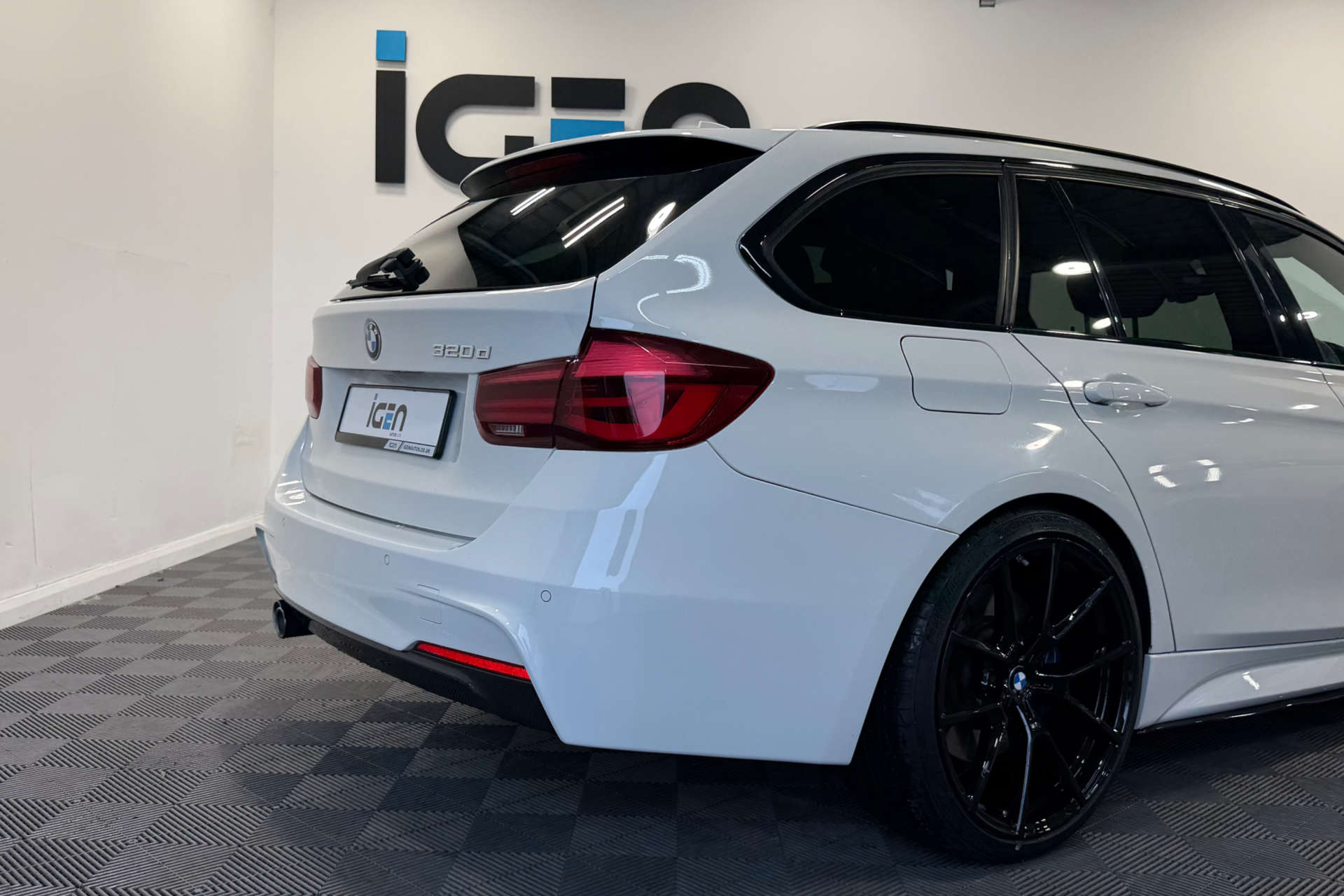 2019 BMW 3 SERIES 2.0 320d M Sport Shadow Edition Auto 5dr - vehicle photo 10 for sale on PureCar