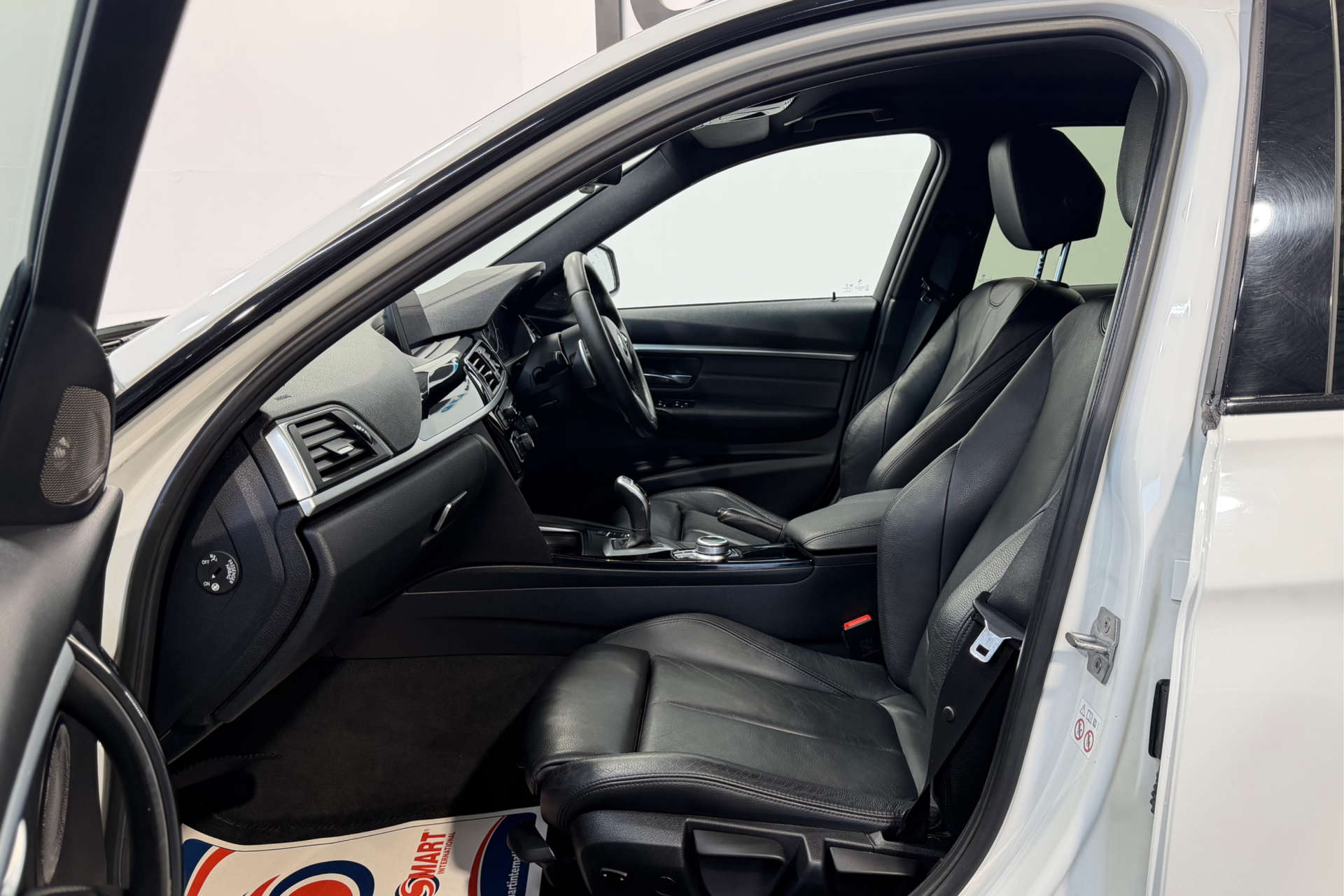2019 BMW 3 SERIES 2.0 320d M Sport Shadow Edition Auto 5dr - vehicle photo 14 for sale on PureCar