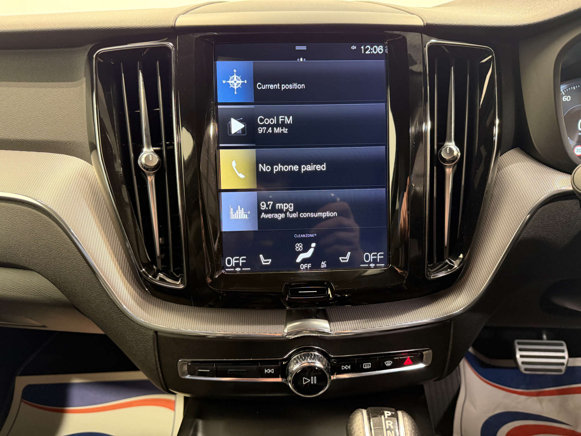 2018 Volvo XC60 2.0 XC60 R-Design D4 AWD Auto 4WD 5dr - vehicle photo 18 for sale on PureCar