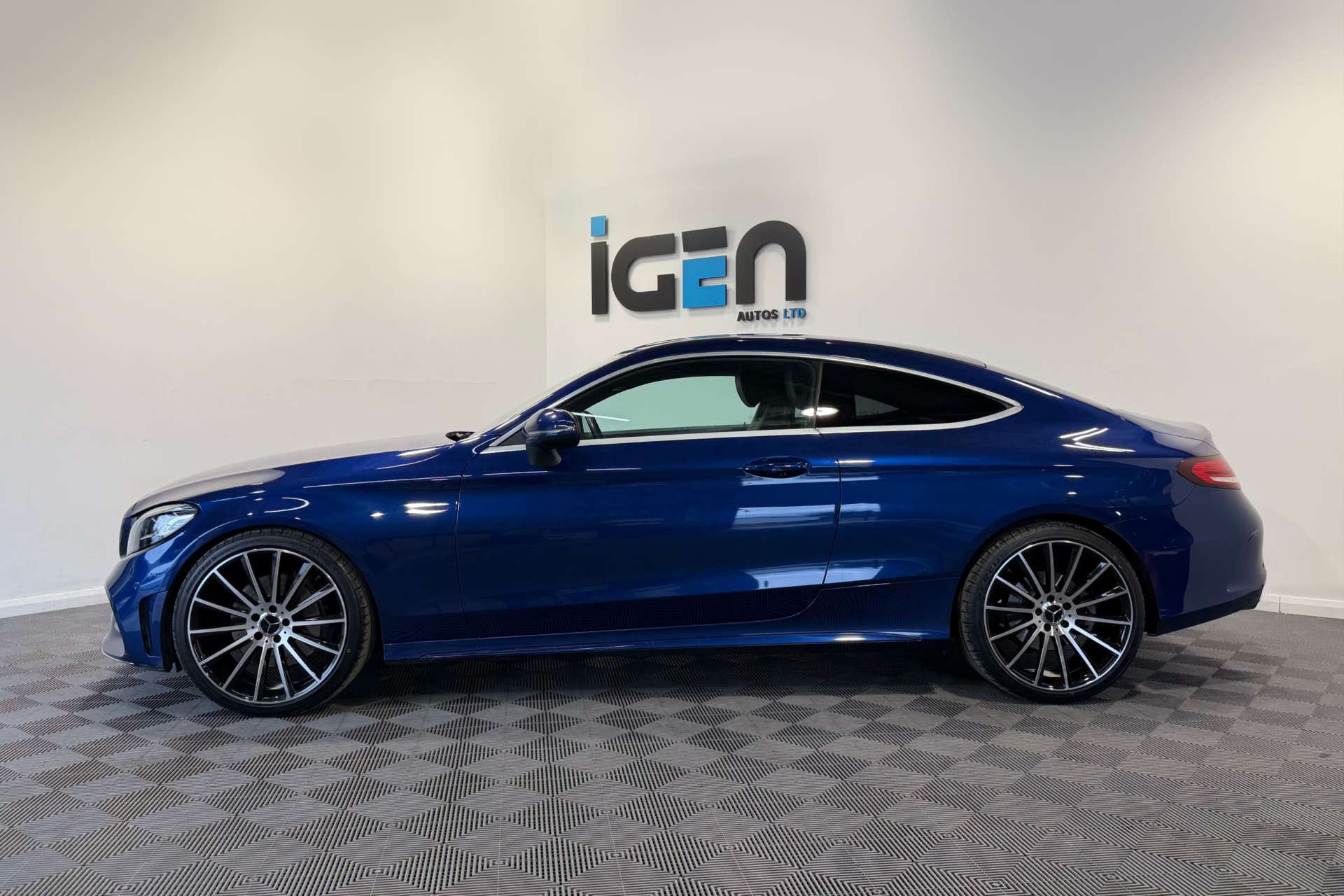 2020 MERCEDES C-CLASS 2.0 C 300 AMG Line D Auto 2dr - vehicle photo 4 for sale on PureCar