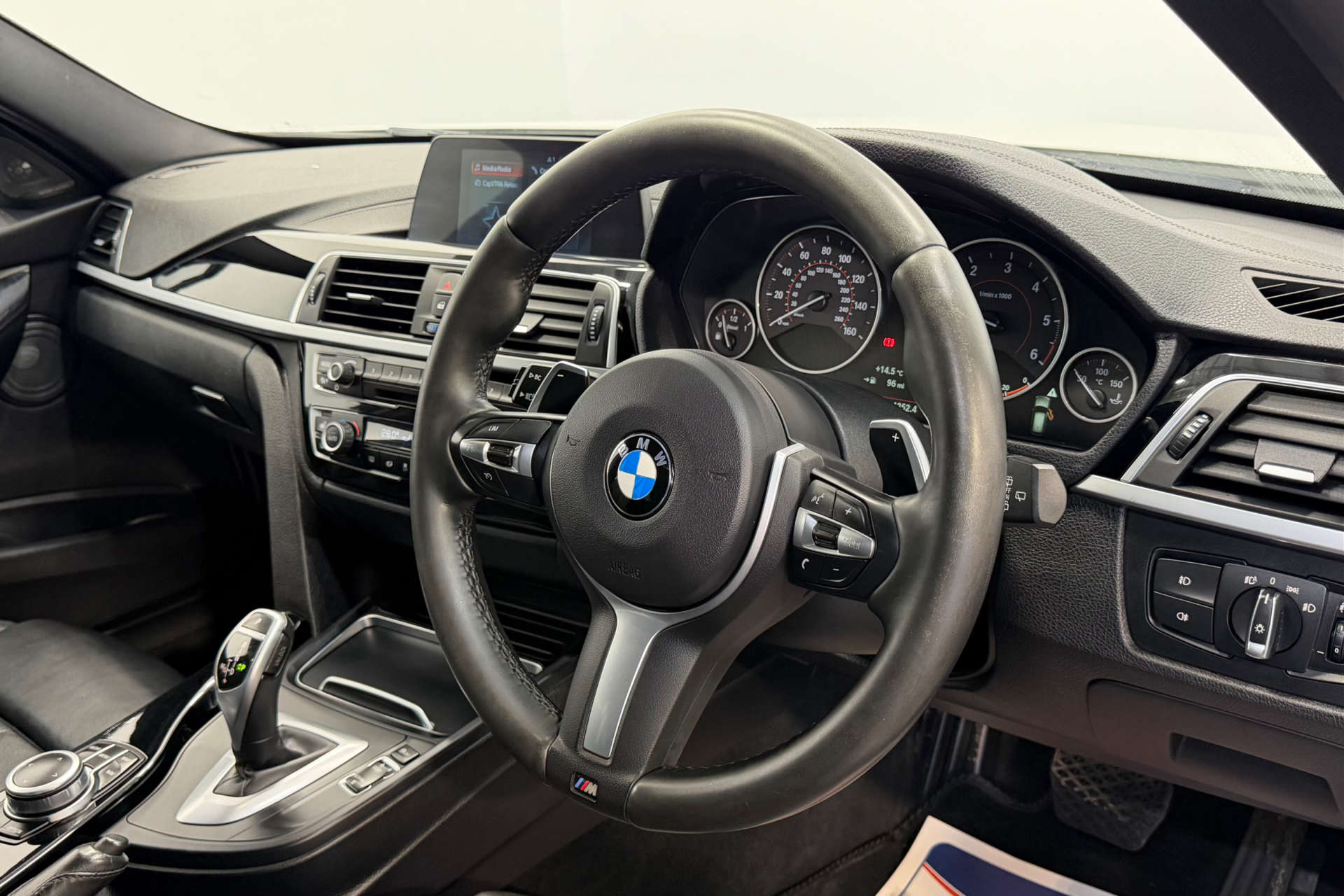 2019 BMW 3 SERIES 2.0 320d M Sport Shadow Edition Auto 5dr - vehicle photo 23 for sale on PureCar