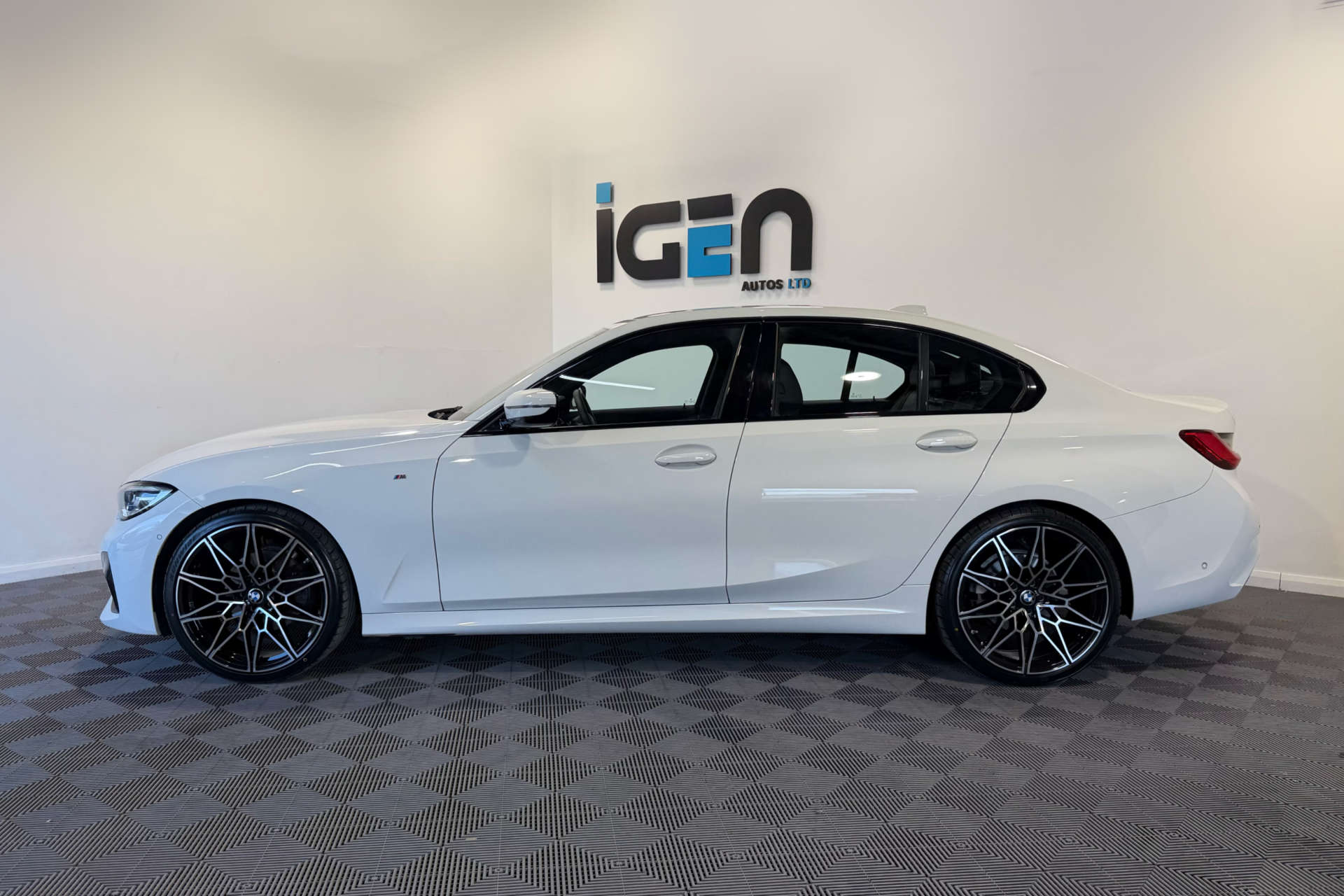 2019 BMW 3 SERIES 2.0 320d M Sport 4dr - vehicle photo 4 for sale on PureCar