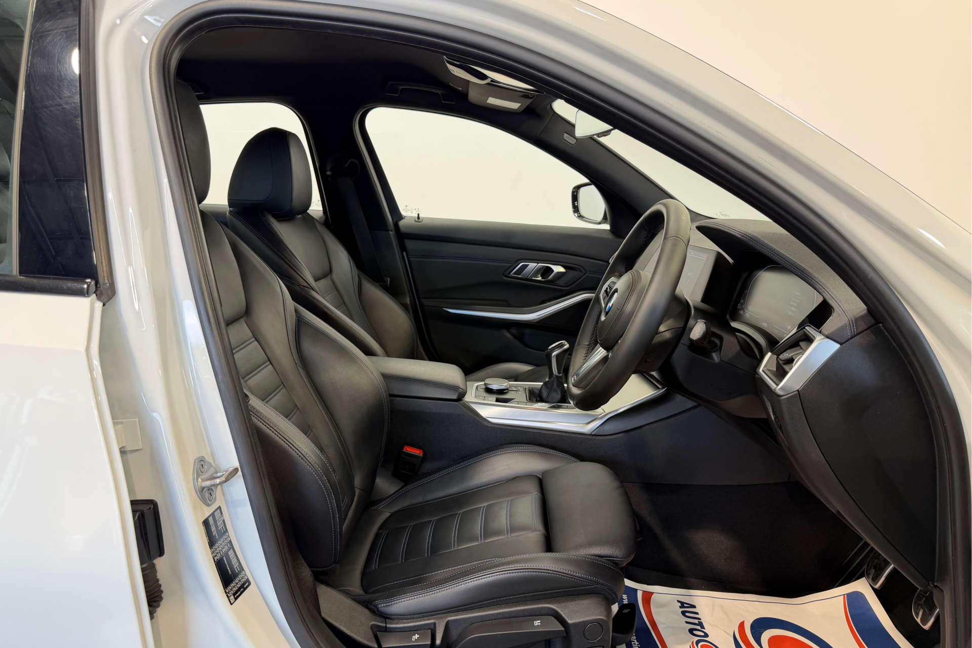 2019 BMW 3 SERIES 2.0 320d M Sport 4dr - vehicle photo 15 for sale on PureCar