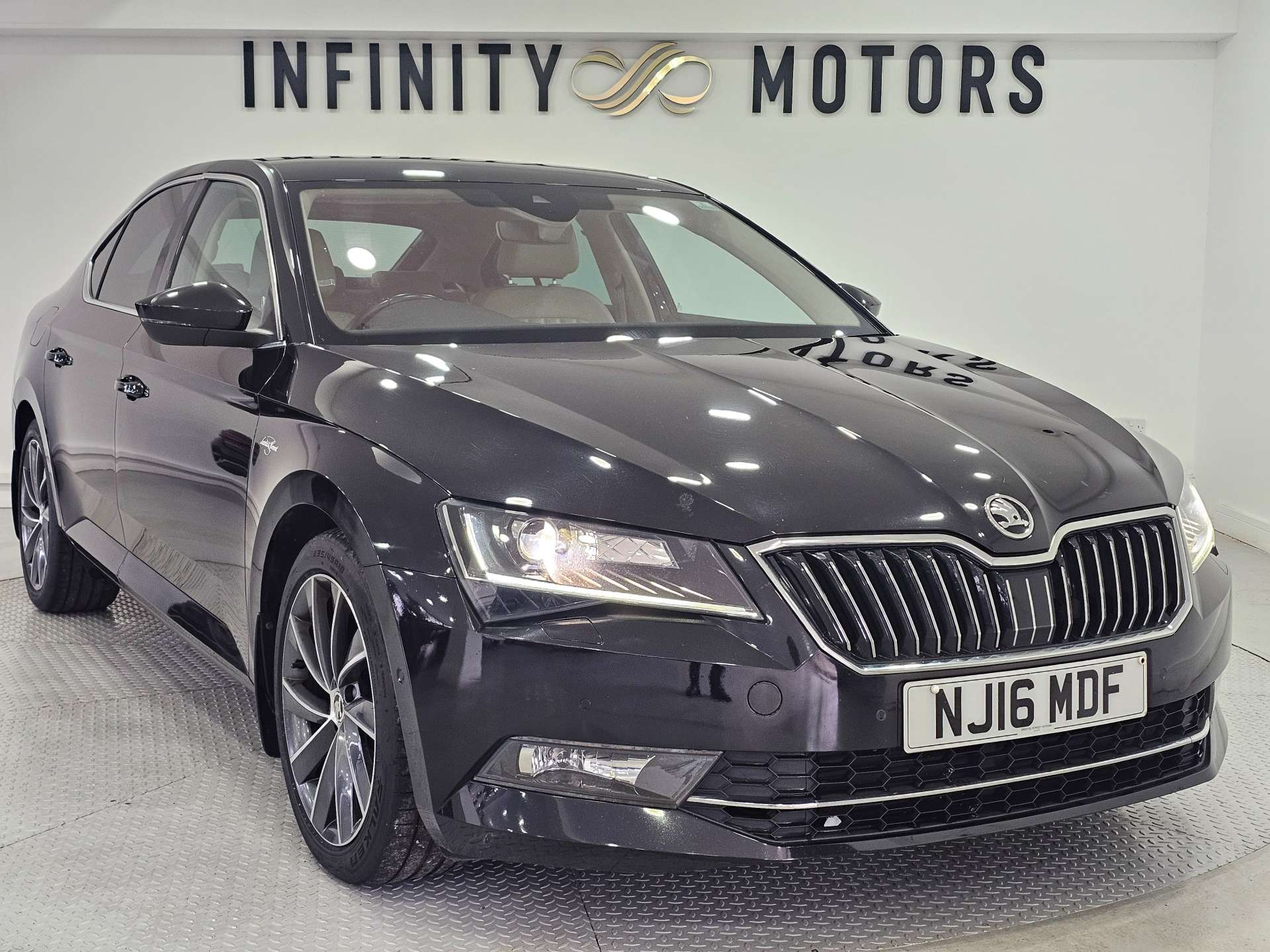Black 2016 Skoda Superb Estate All-wheel drive Manual