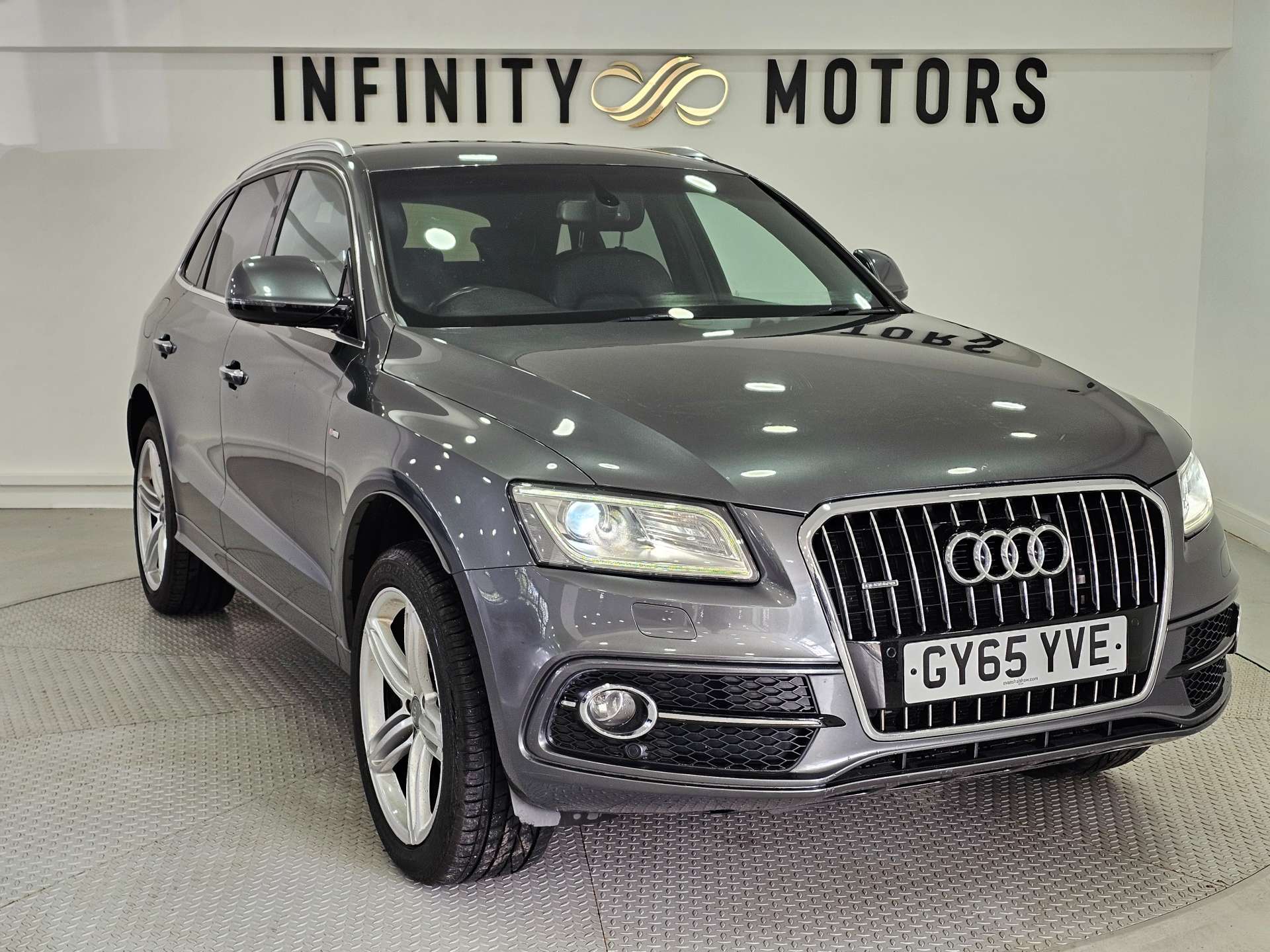 Grey 2015 Audi Q5 SUV/Crossover All-wheel drive Manual