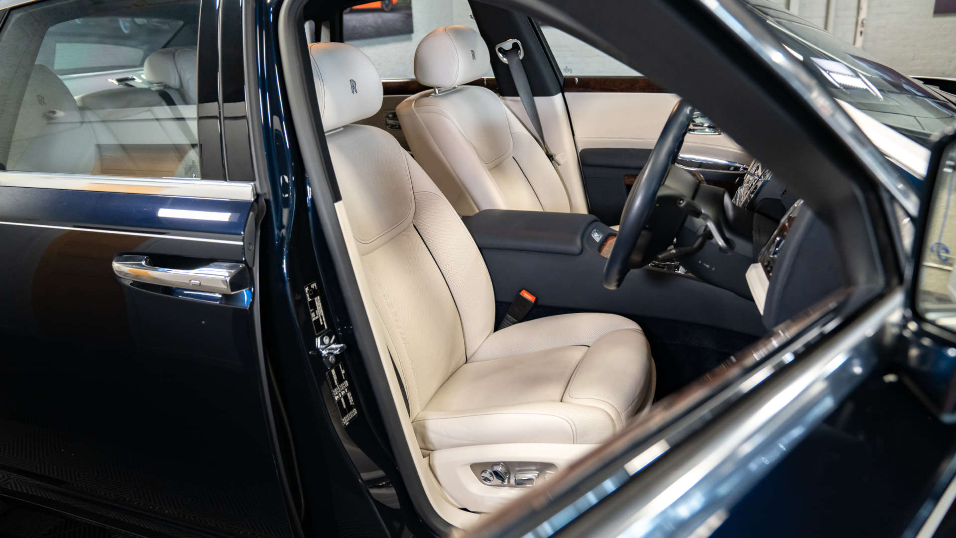ROLLS ROYCE GHOST 6.6 Ghost V12 SWB Auto 4dr #6