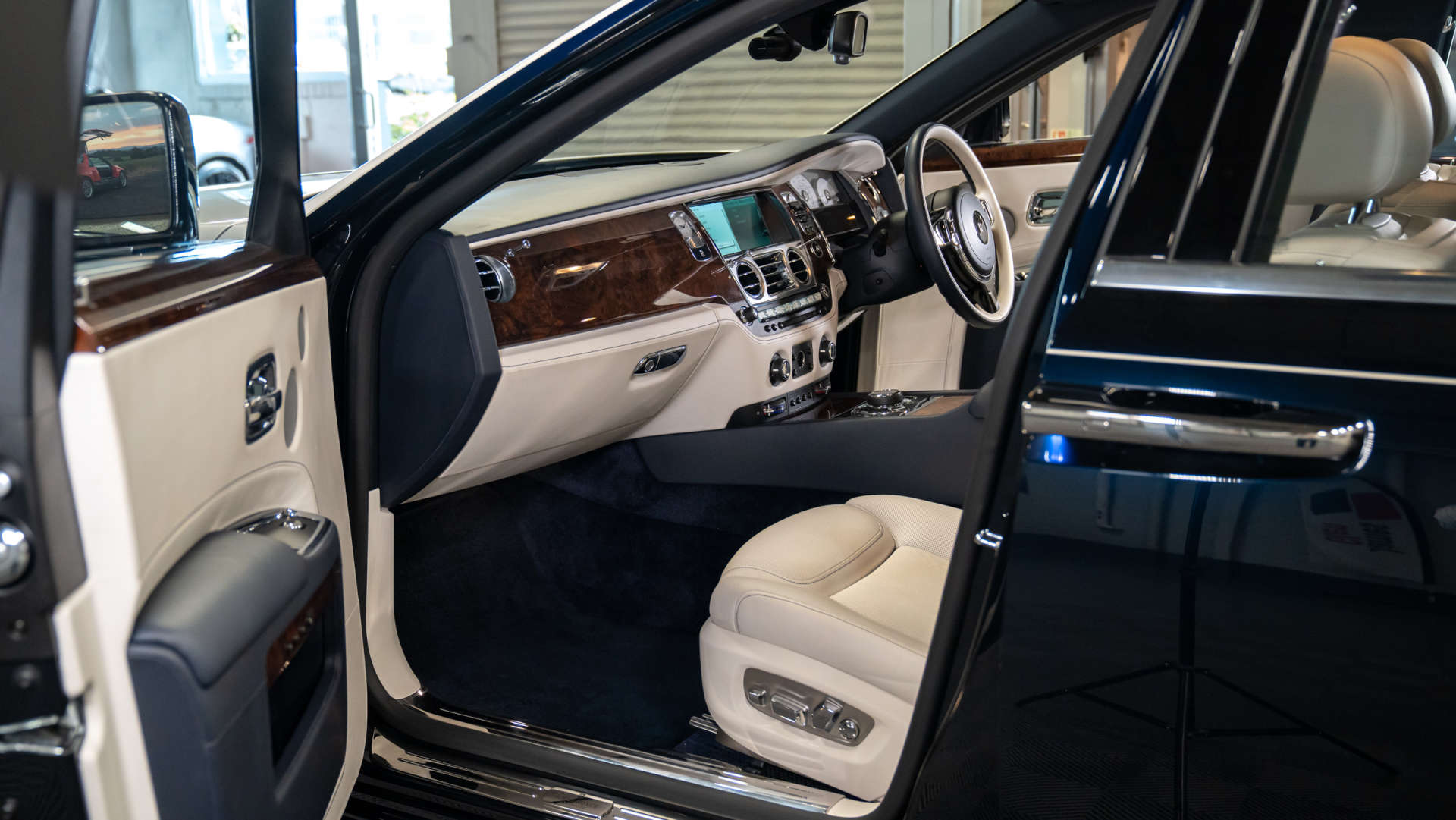 ROLLS ROYCE GHOST 6.6 Ghost V12 SWB Auto 4dr #14
